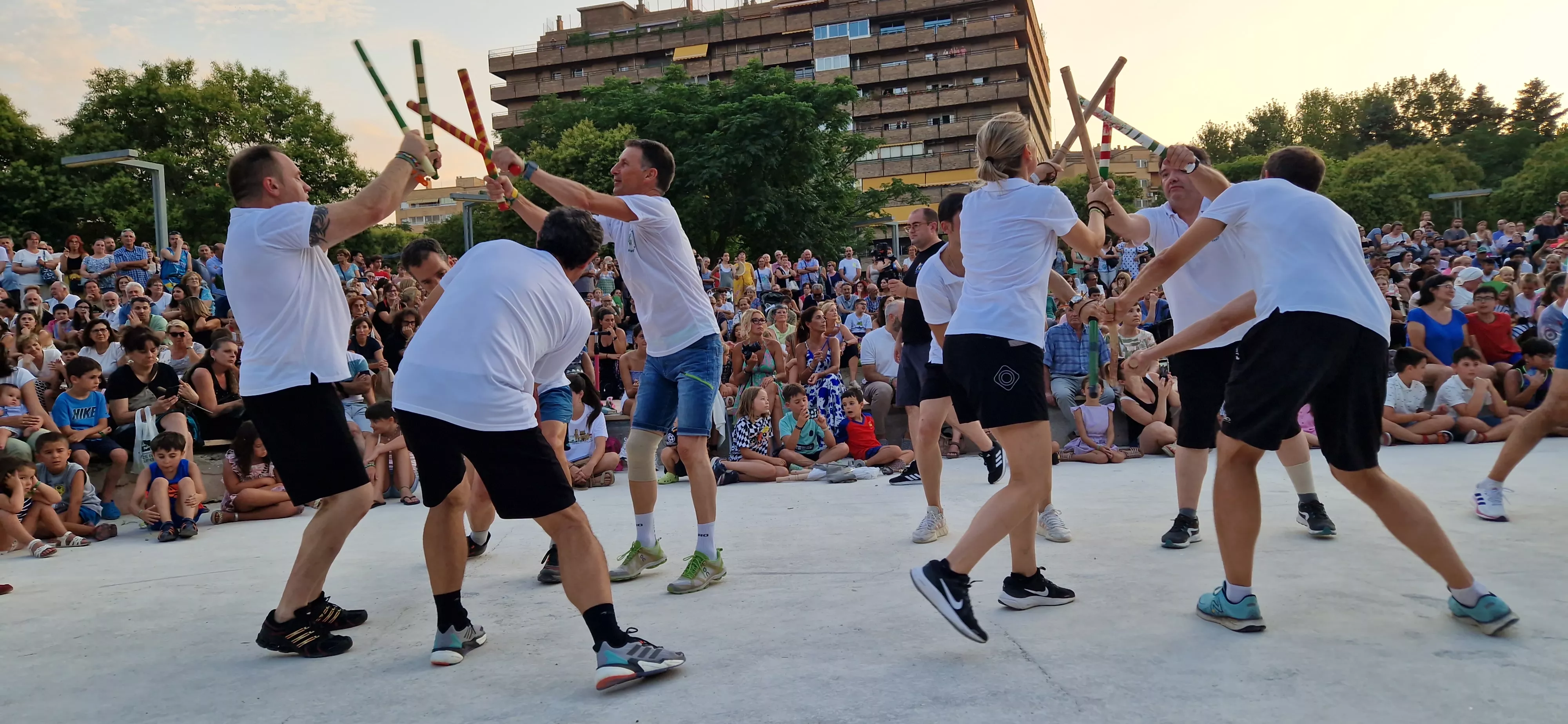 Ensayo general de los Danzantes y la Banda de Música de Huesca. Foto Myriam Martínez