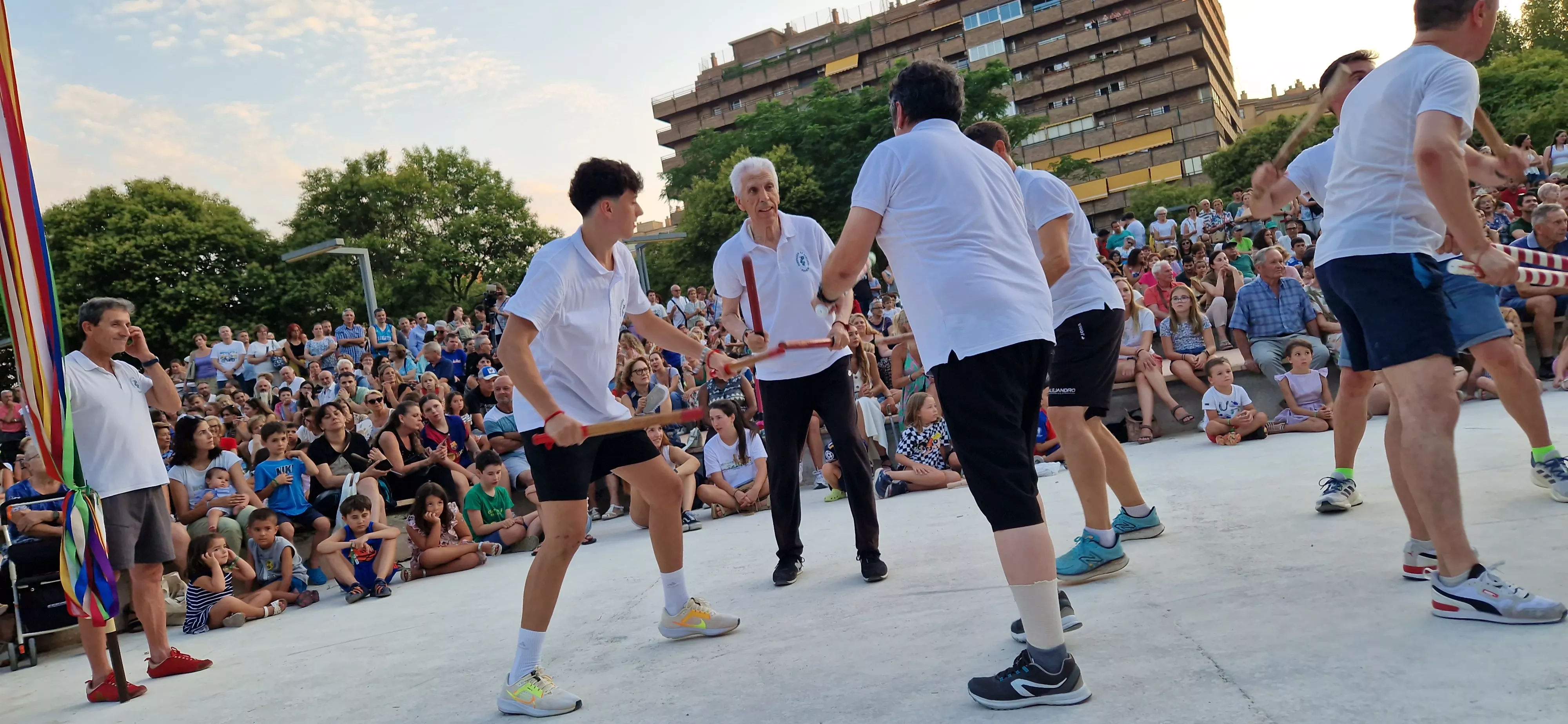 Ensayo general de los Danzantes y la Banda de Música de Huesca. Foto Myriam Martínez