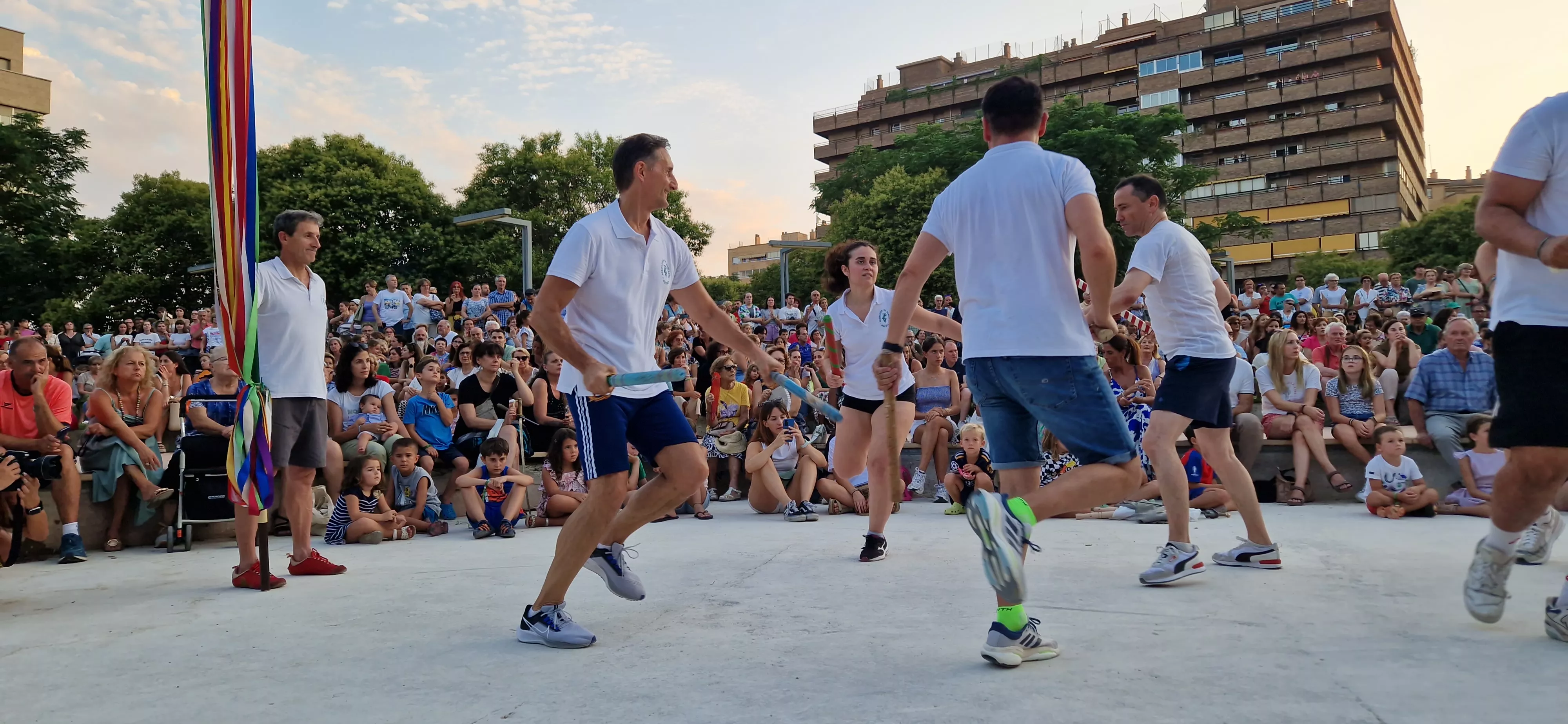 Ensayo general de los Danzantes y la Banda de Música de Huesca. Foto Myriam Martínez