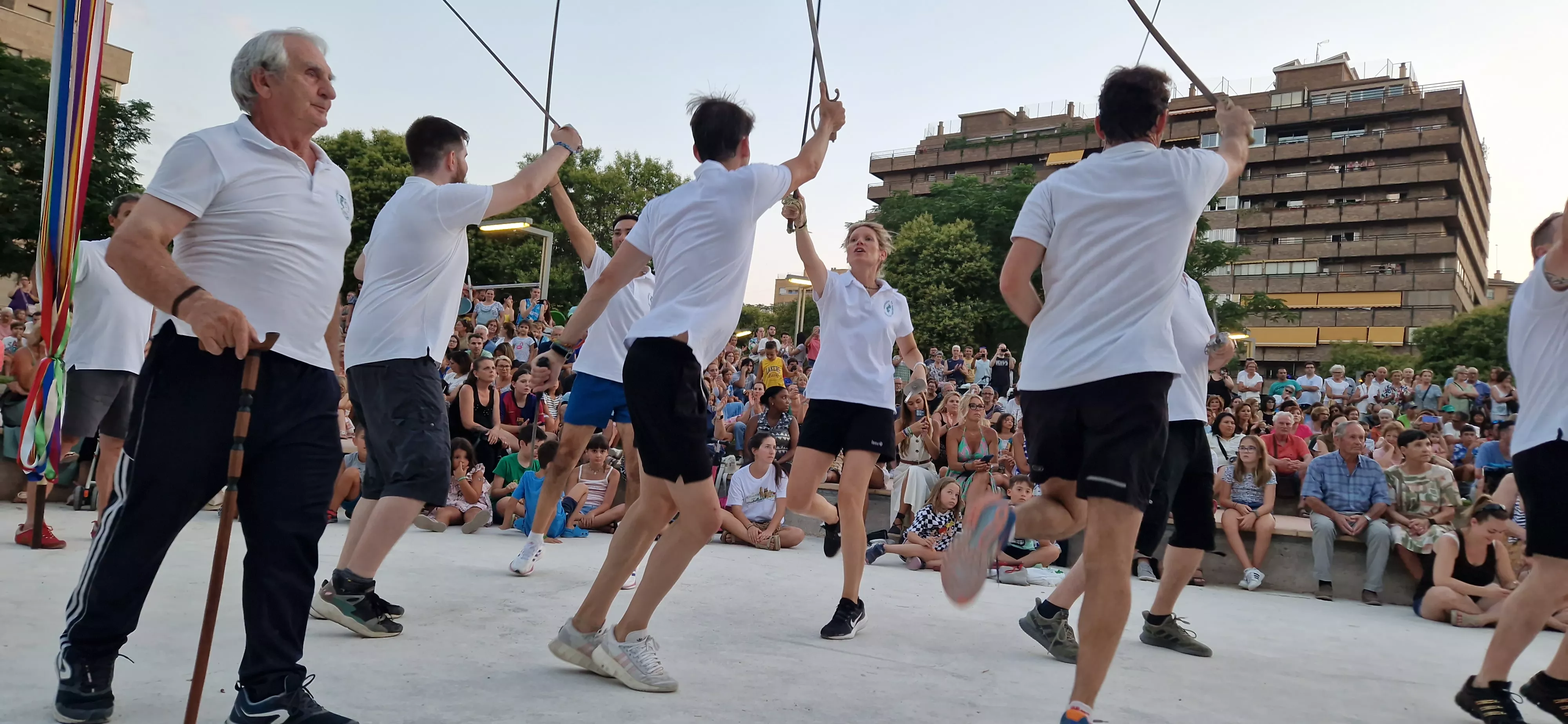 Ensayo general de los Danzantes y la Banda de Música de Huesca. Foto Myriam Martínez
