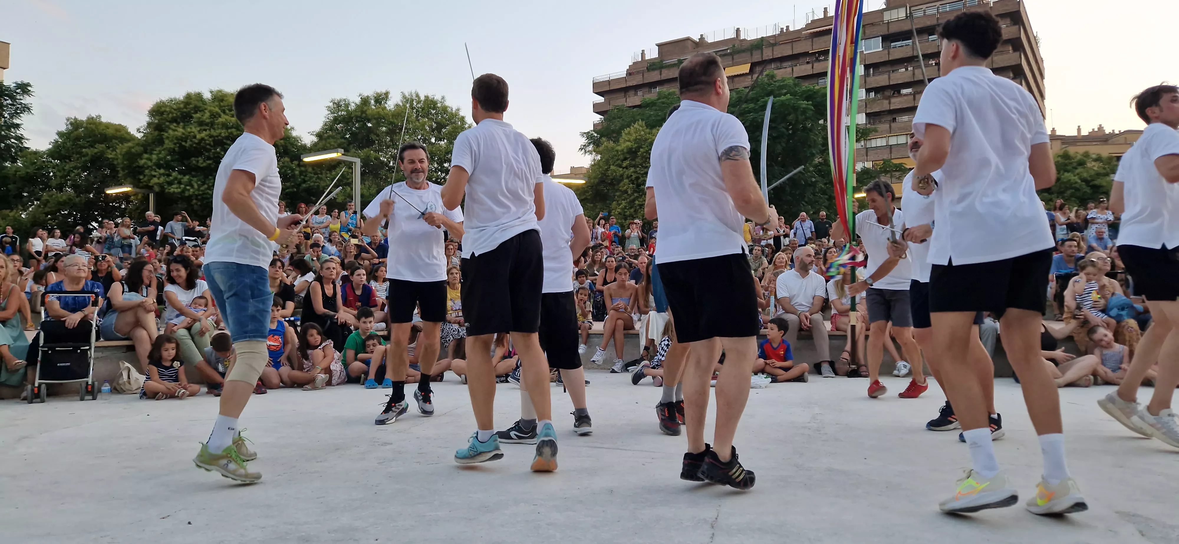 Ensayo general de los Danzantes y la Banda de Música de Huesca. Foto Myriam Martínez