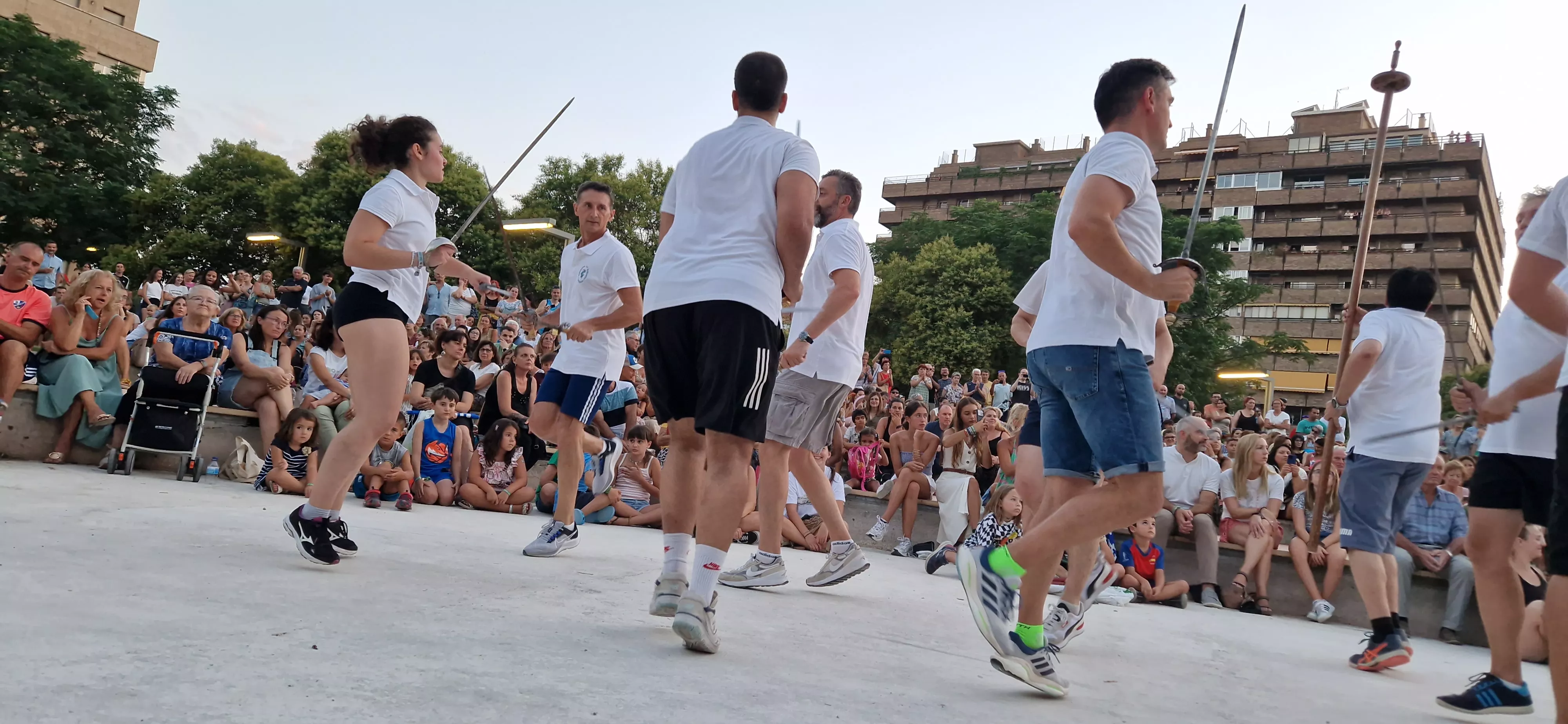 Ensayo general de los Danzantes y la Banda de Música de Huesca. Foto Myriam Martínez