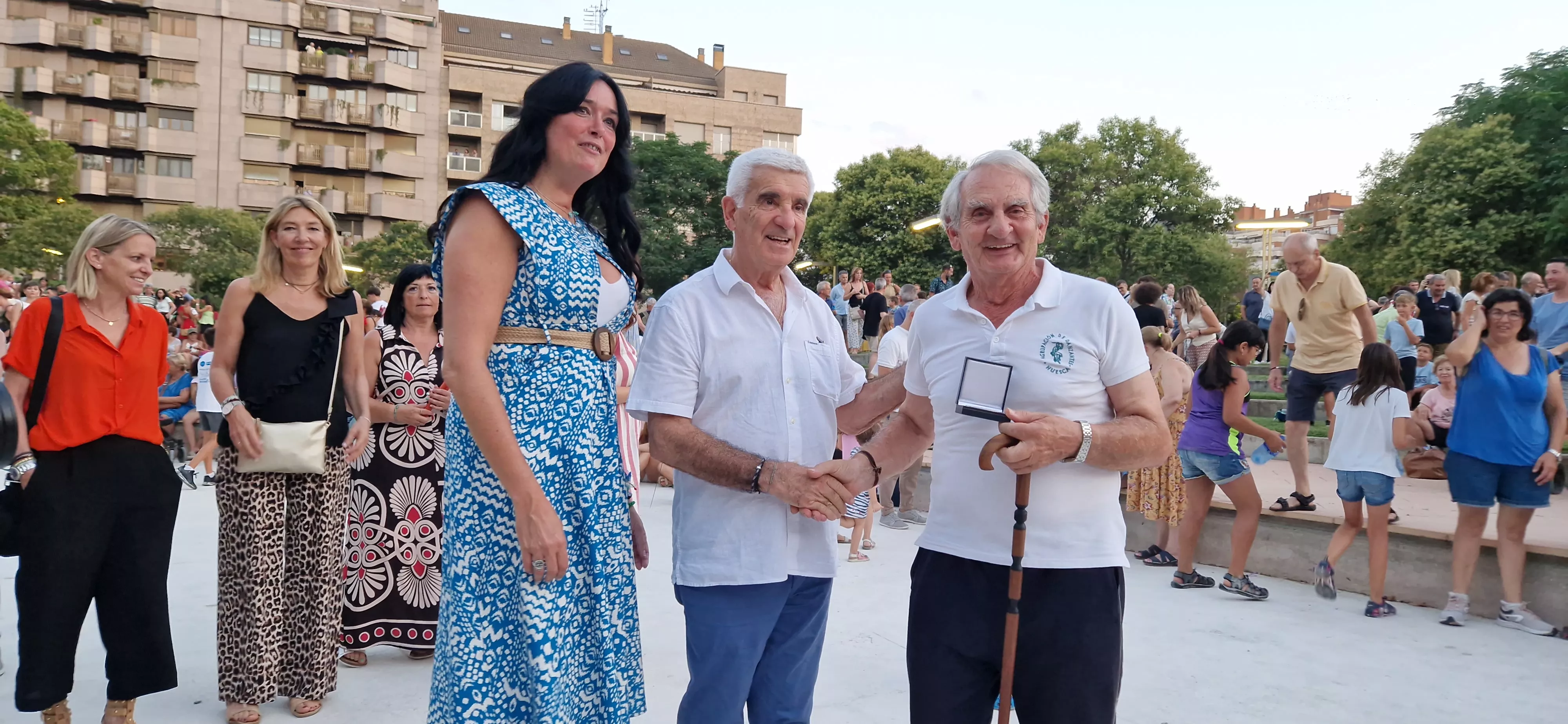 La alcaldesa de Huesca y el de Tarbes con el mayoral