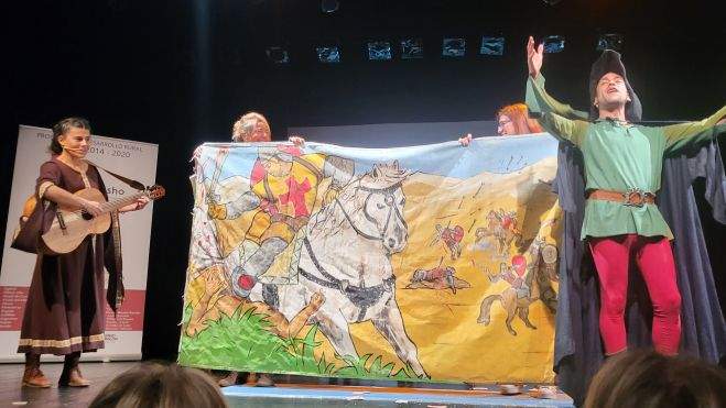 Ejemplo de una visita teatralizada en torno al patrimonio de Huesca. Foto Myriam Martínez Ejemplo de una visita teatralizada en torno al patrimonio de Huesca. Foto Myriam Martínez