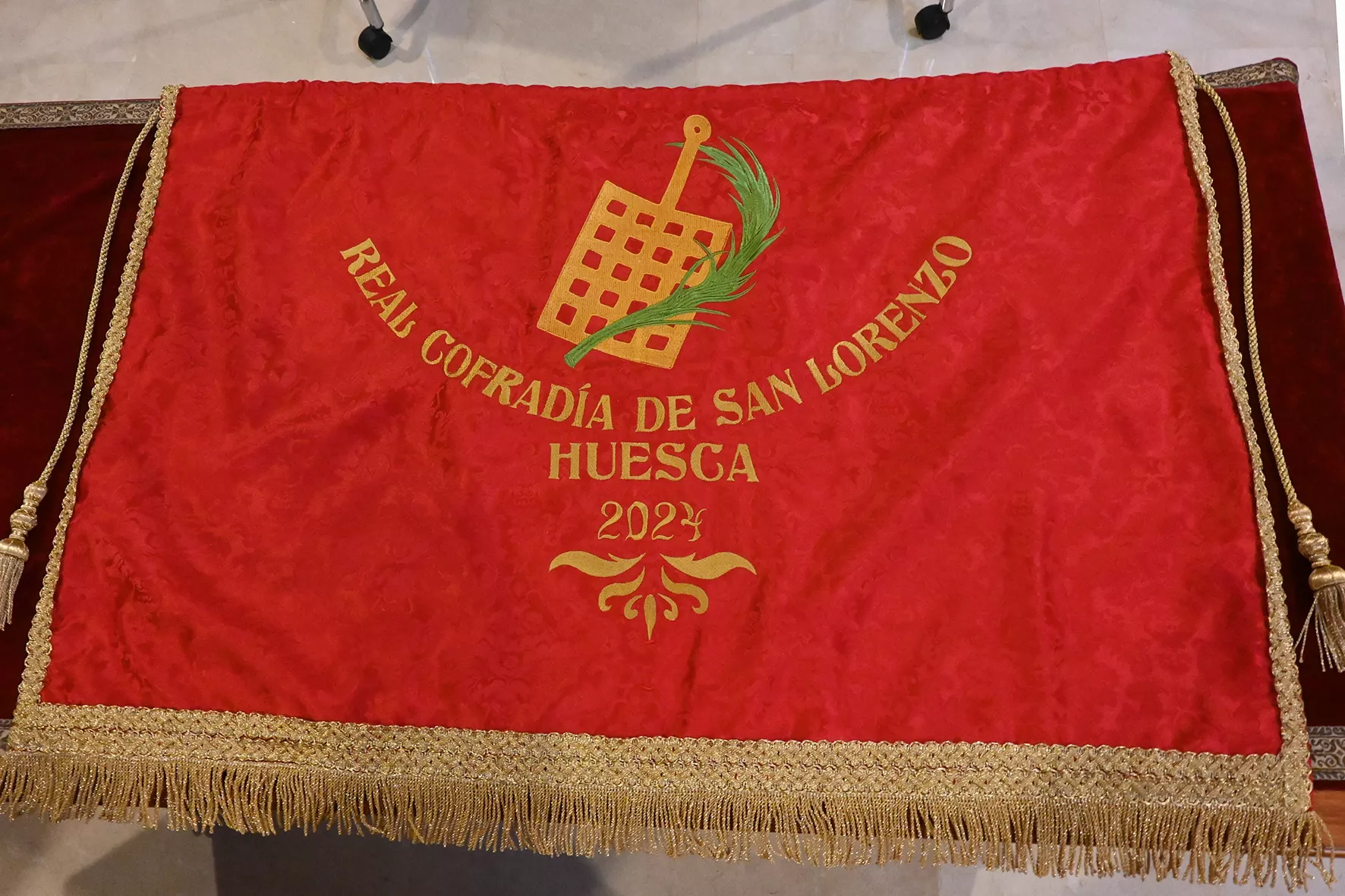 Manto del Santo Cristo de los Milagros en Huesca. Foto Carlos Jalle