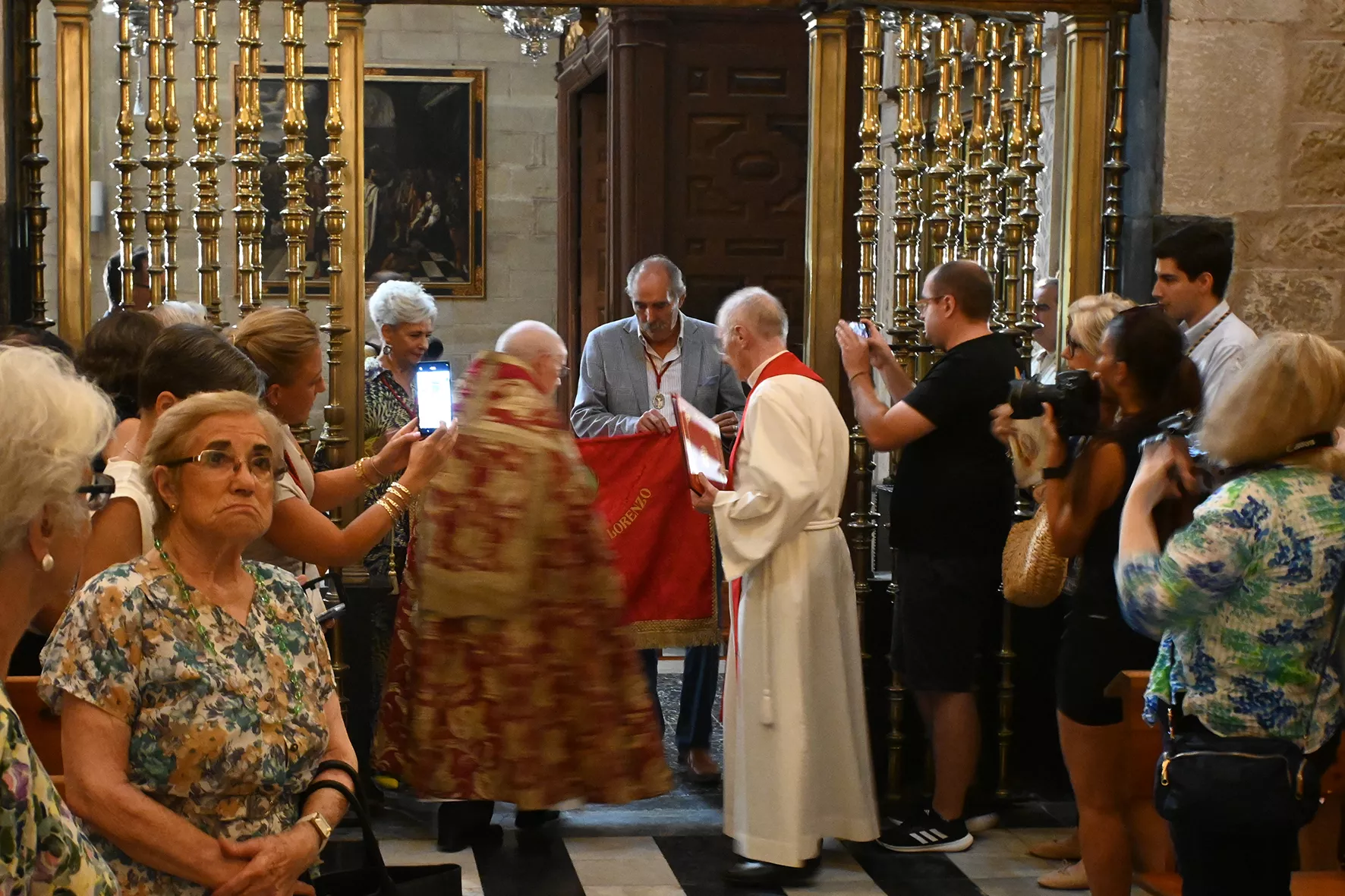 Manto del Santo Cristo de los Milagros en Huesca. Foto Carlos Jalle
