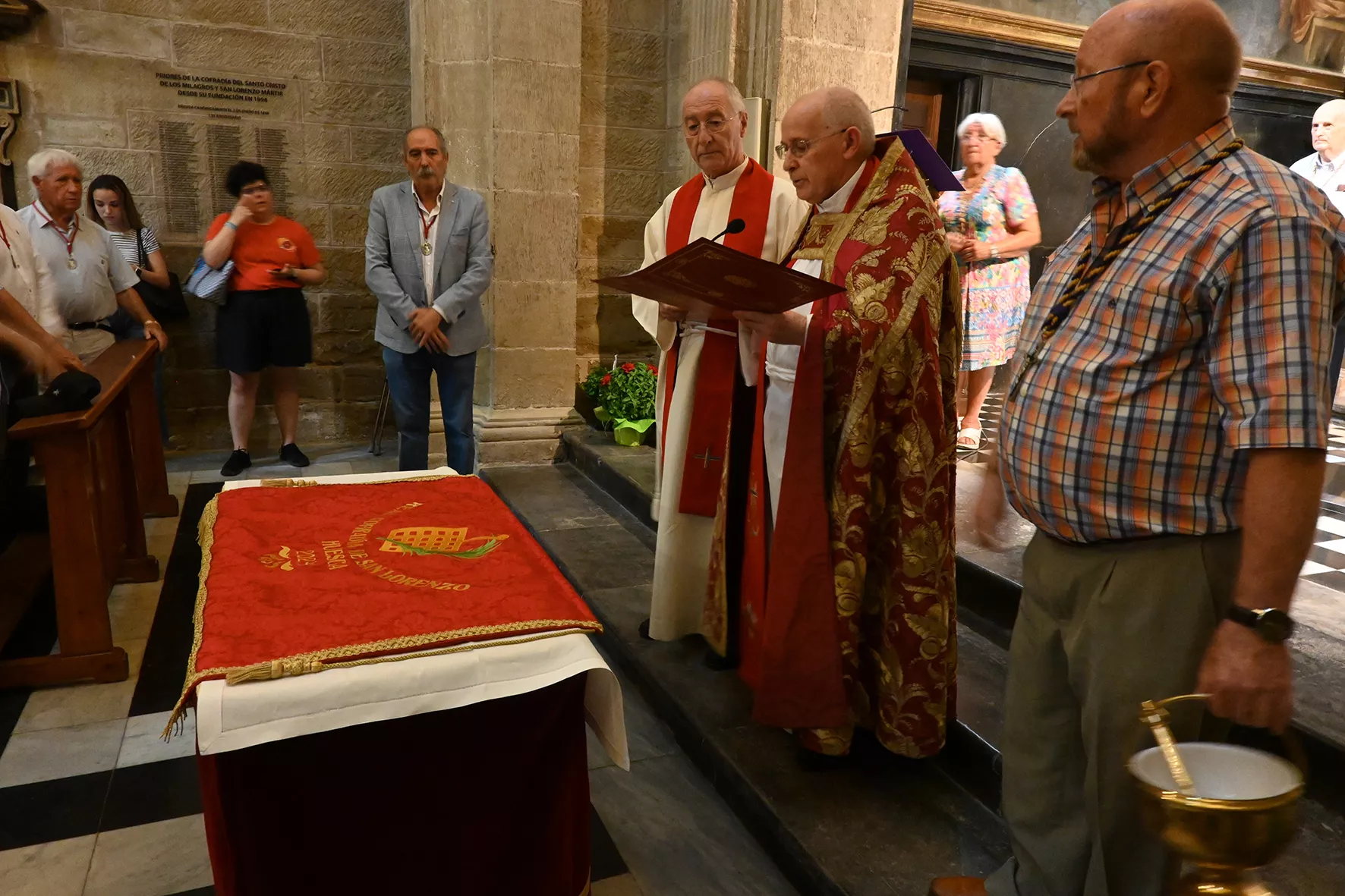 Manto del Santo Cristo de los Milagros en Huesca. Foto Carlos Jalle