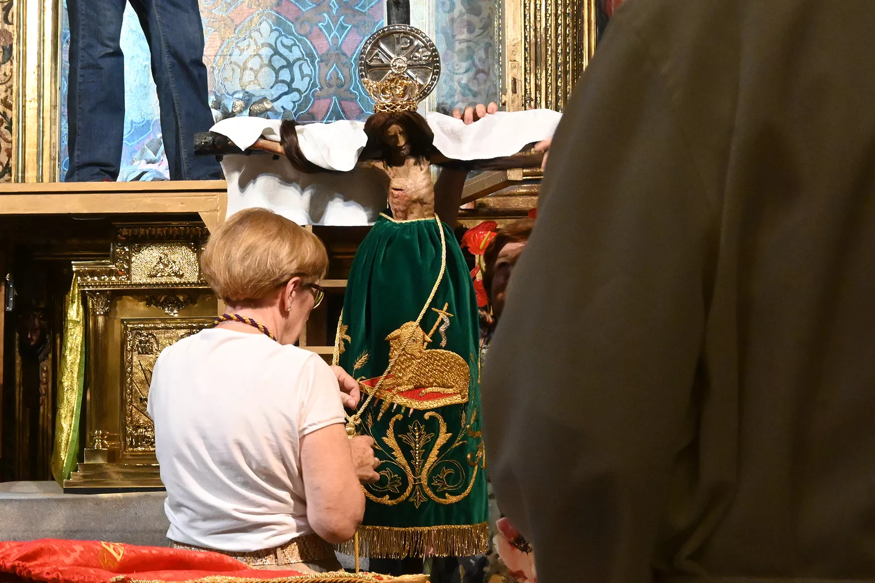 Manto del Santo Cristo de los Milagros en Huesca. Foto Carlos Jalle