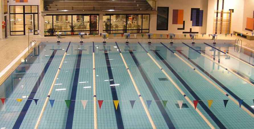 Piscina climatizada Almériz en Huesca.