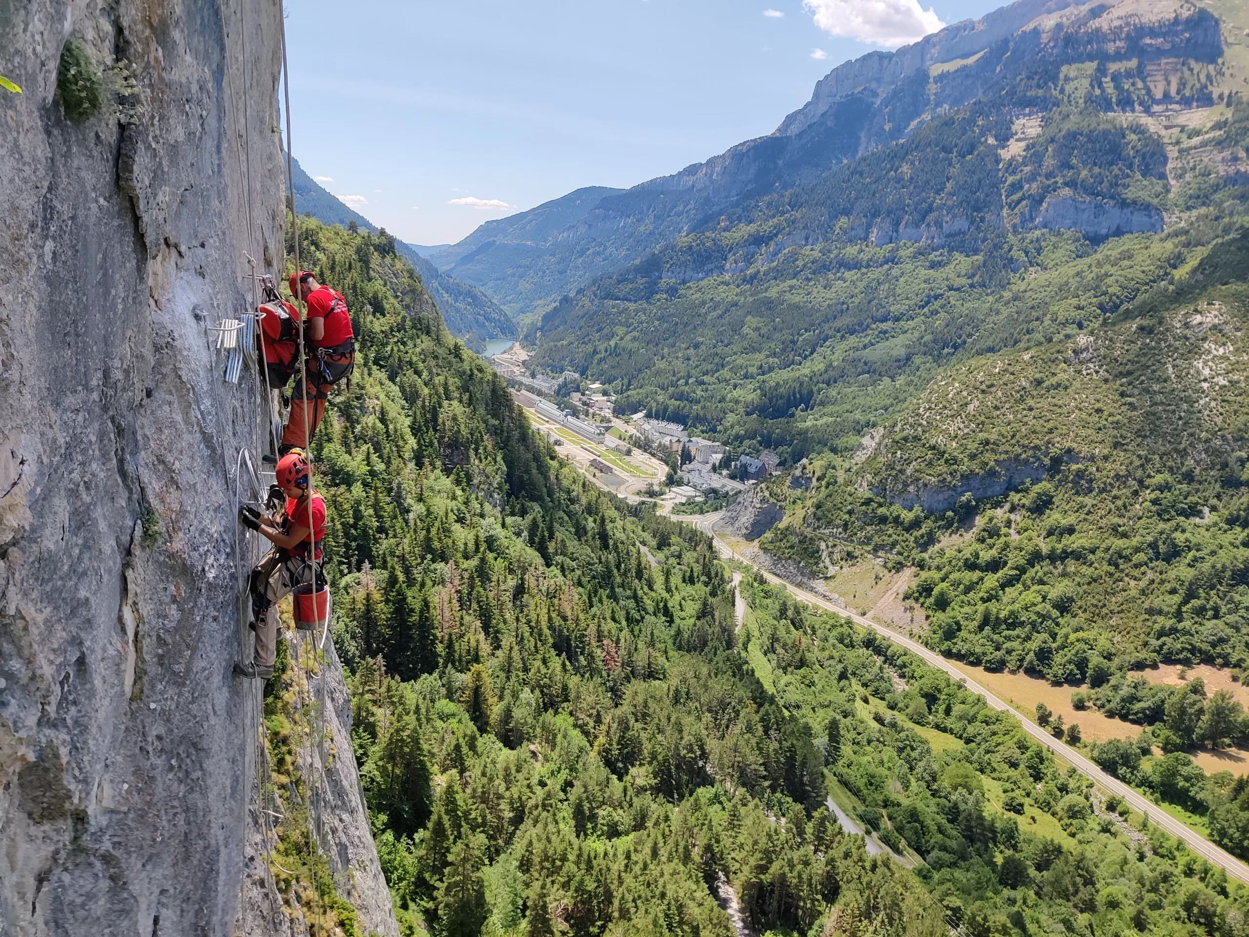 La vía ferrata de Canfranc se pone en marcha este sábado