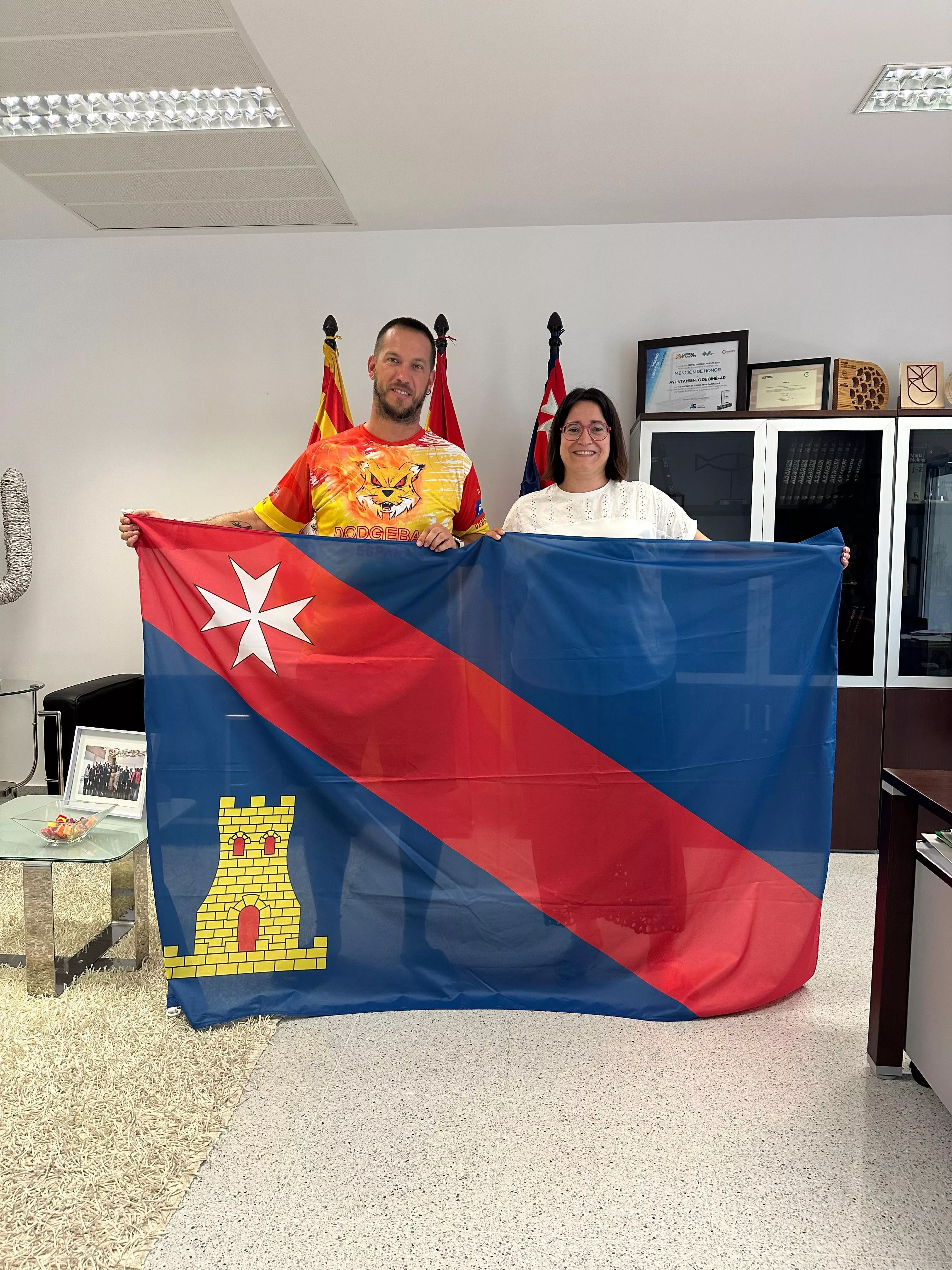 Andrés Grau y Patricia Rivera, en el Ayuntamiento de Binéfar.