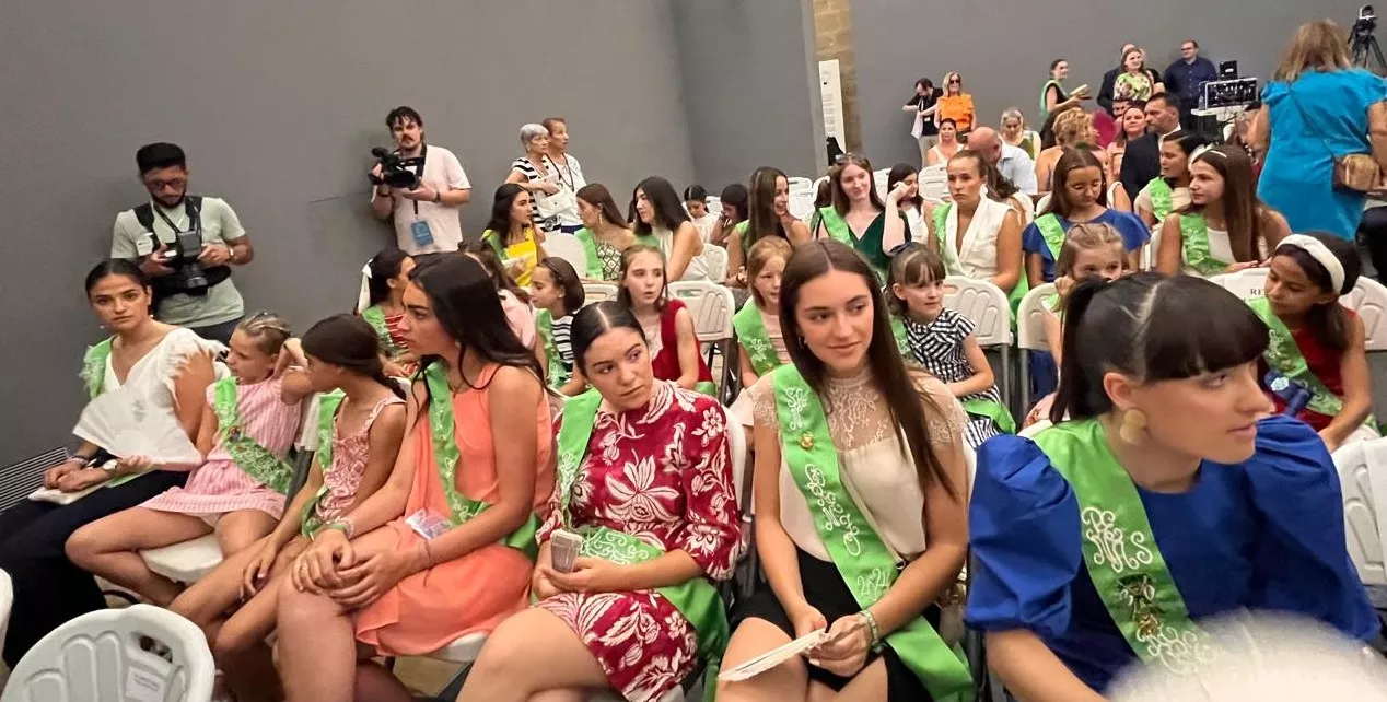 Entrega de la Parrilla de Oro de Huesca a la ciudad de Tardes en el 60 aniversario del hermanamiento. Foto Mercedes Manterola 