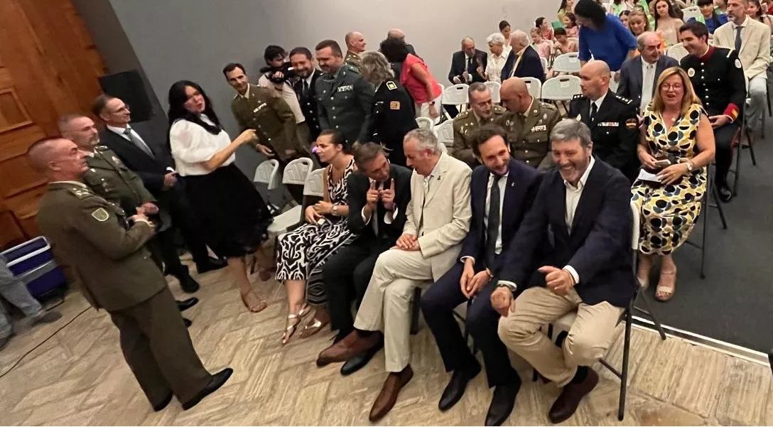 Entrega de la Parrilla de Oro de Huesca a la ciudad de Tardes en el 60 aniversario del hermanamiento. Foto Mercedes Manterola 
