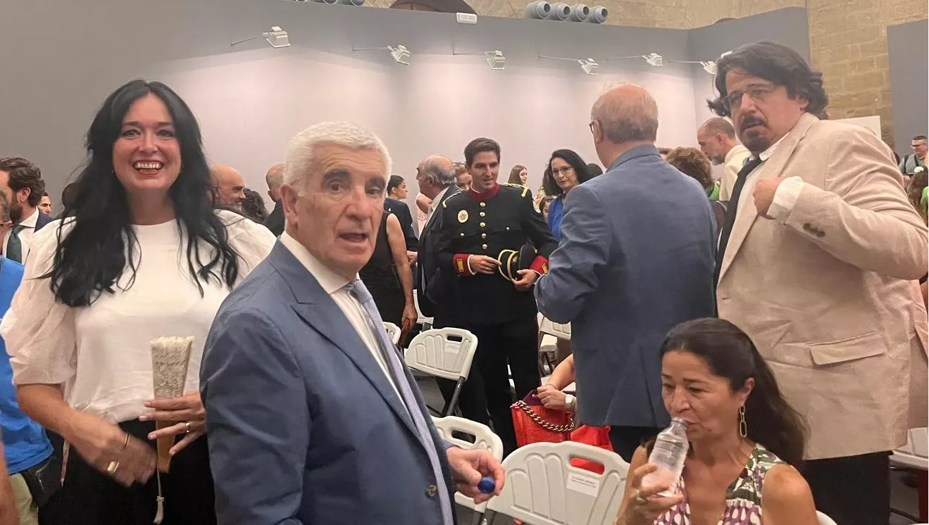 Entrega de la Parrilla de Oro de Huesca a la ciudad de Tardes en el 60 aniversario del hermanamiento. Foto Mercedes Manterola 