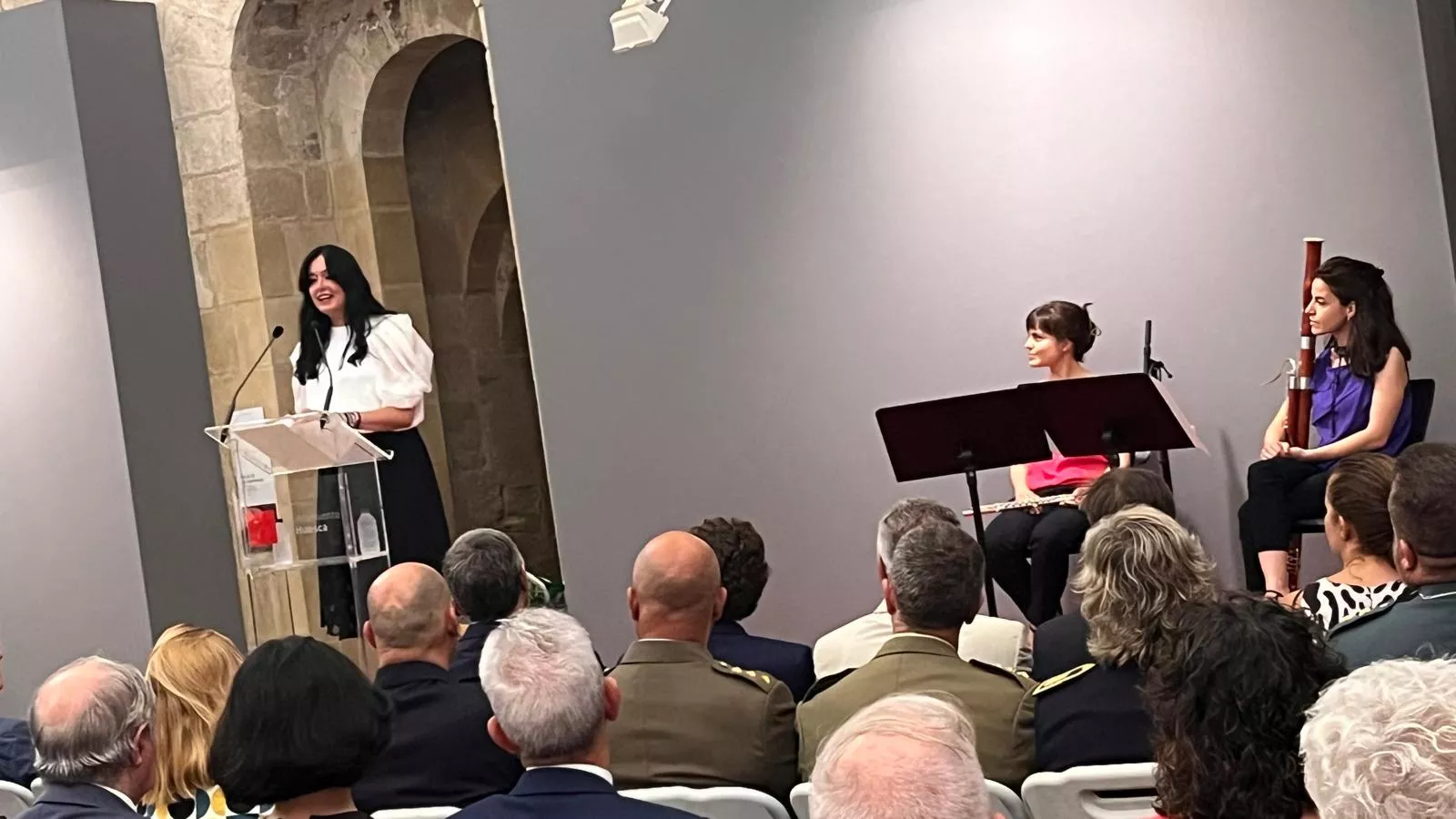 Entrega de la Parrilla de Oro de Huesca a la ciudad de Tardes en el 60 aniversario del hermanamiento. Foto Mercedes Manterola 