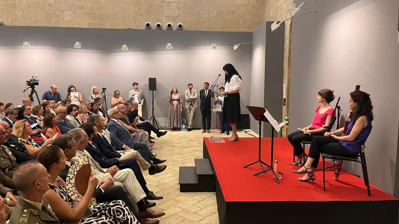 Entrega de la Parrilla de Oro de Huesca a la ciudad de Tardes en el 60 aniversario del hermanamiento. Foto Mercedes Manterola 