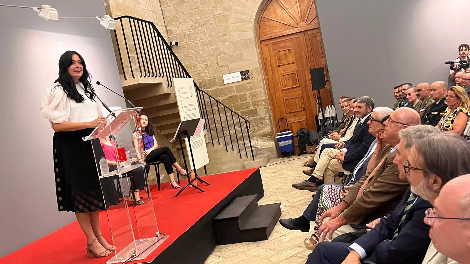 Entrega de la Parrilla de Oro de Huesca a la ciudad de Tardes en el 60 aniversario del hermanamiento. Foto Mercedes Manterola 