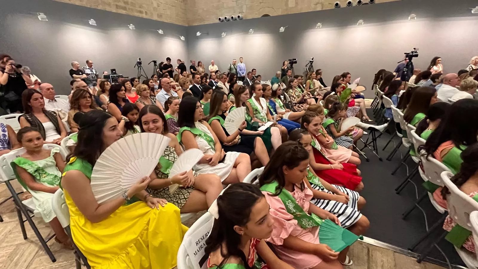 Entrega de la Parrilla de Oro de Huesca a la ciudad de Tardes en el 60 aniversario del hermanamiento. Foto Mercedes Manterola 