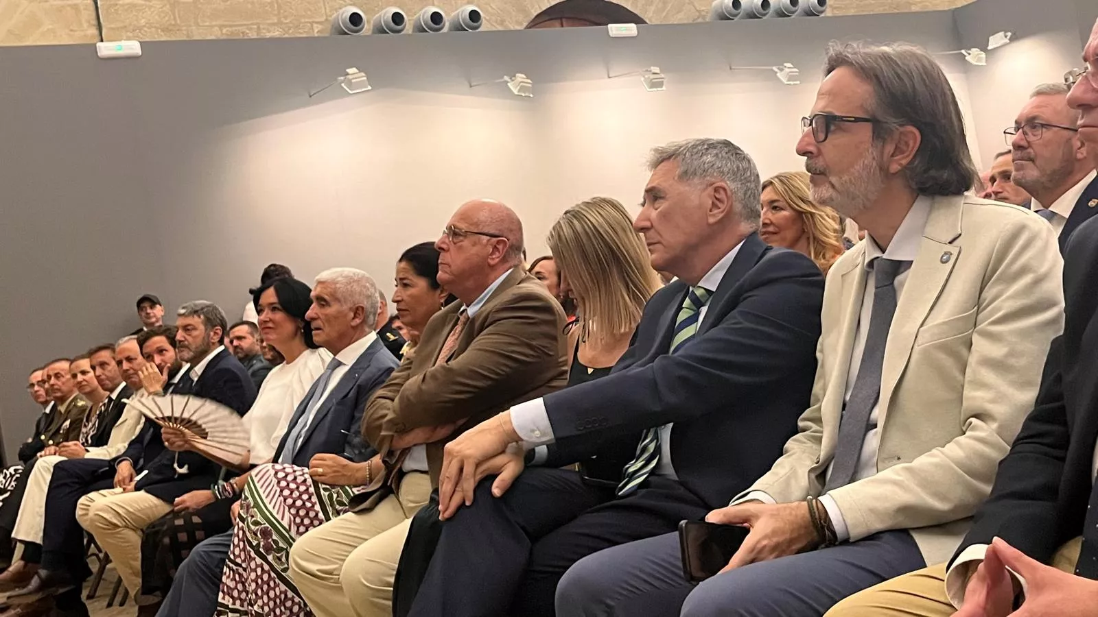 Entrega de la Parrilla de Oro de Huesca a la ciudad de Tardes en el 60 aniversario del hermanamiento. Foto Mercedes Manterola 