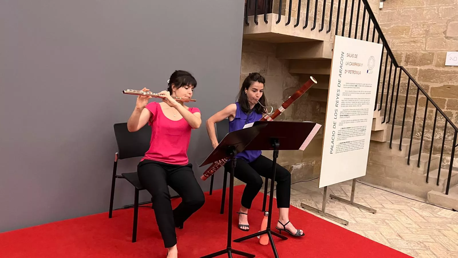 Entrega de la Parrilla de Oro de Huesca a la ciudad de Tardes en el 60 aniversario del hermanamiento. Foto Mercedes Manterola 