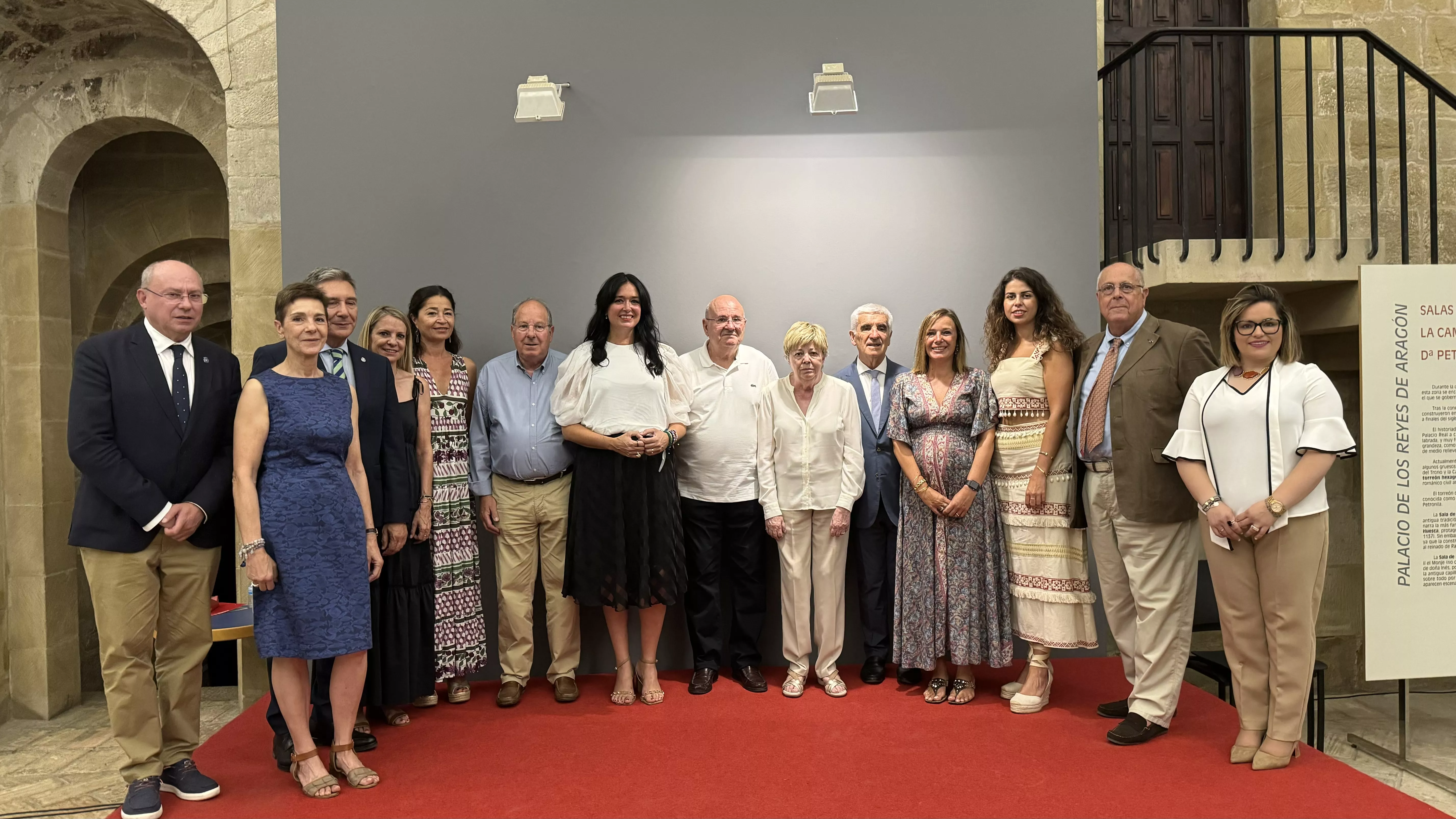 Entrega de la Parrilla de Oro de Huesca a la ciudad de Tardes en el 60 aniversario del hermanamiento.