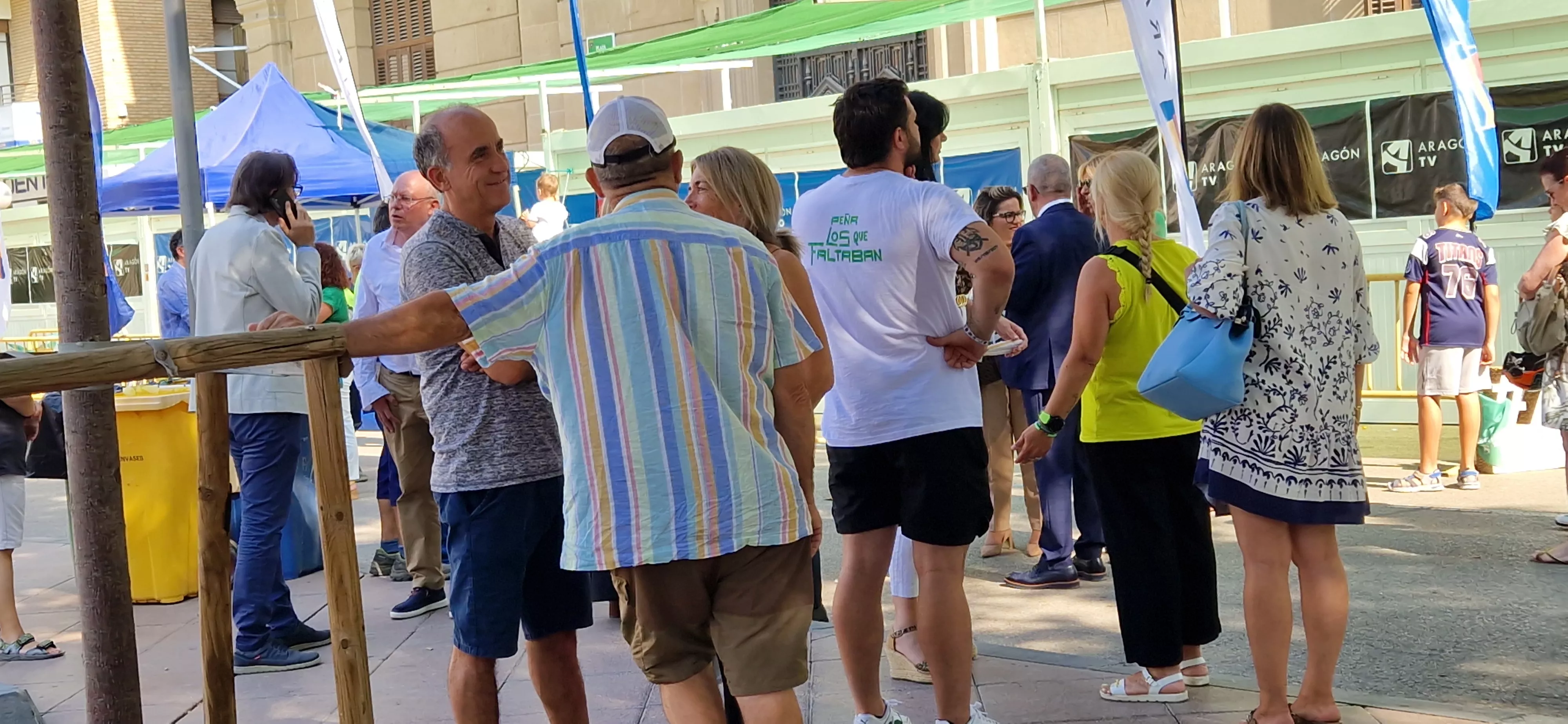 Reparto de Pan de San Lorenzo en la Plaza de Navarra. Foto Myriam Martínez 