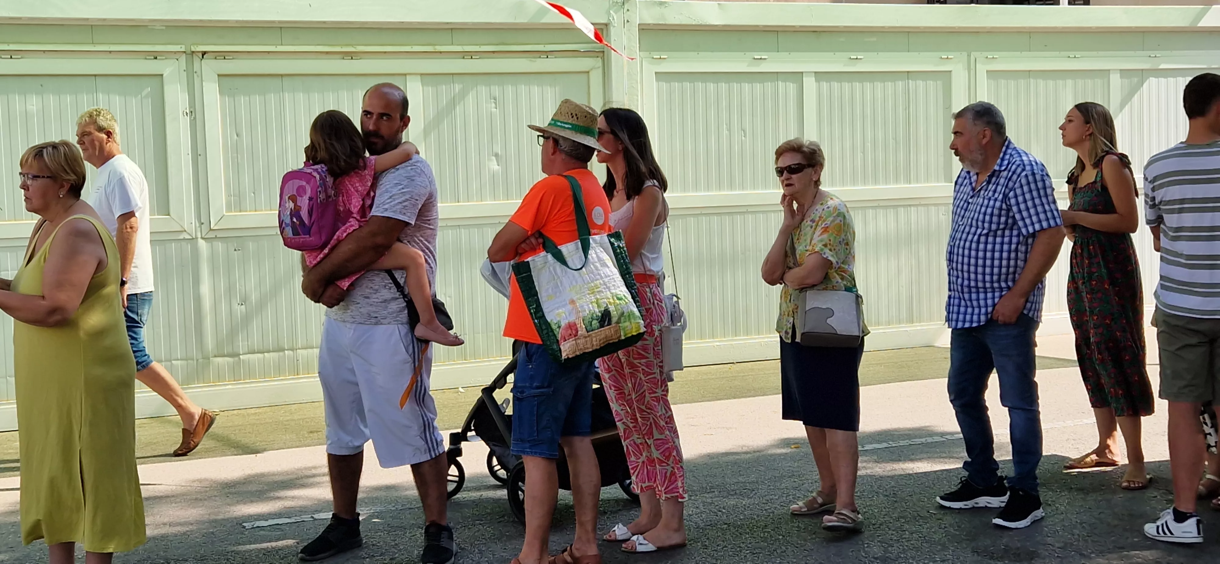 Reparto de Pan de San Lorenzo en la Plaza de Navarra. Foto Myriam Martínez 