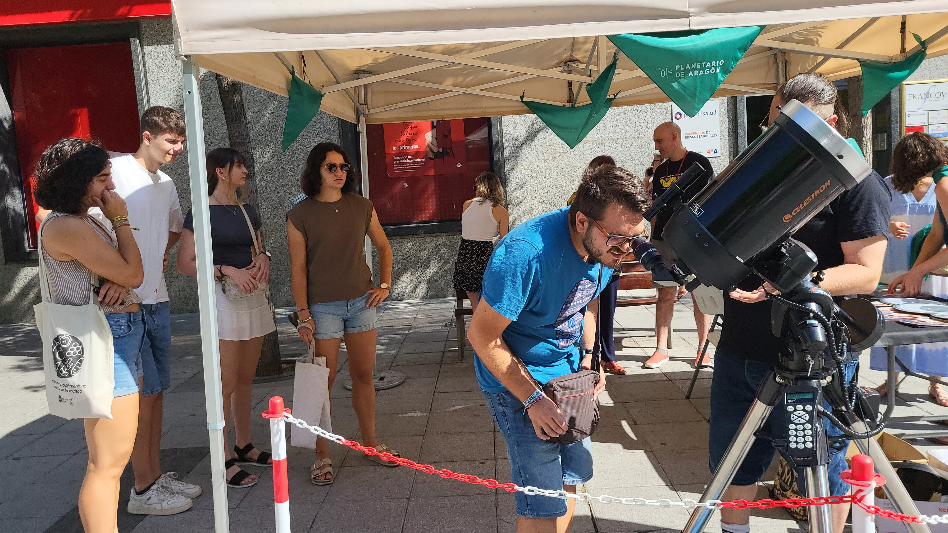 Observación del sol organizada por el Planetario de Aragón en Huesca. Foto Mercedes Manterola