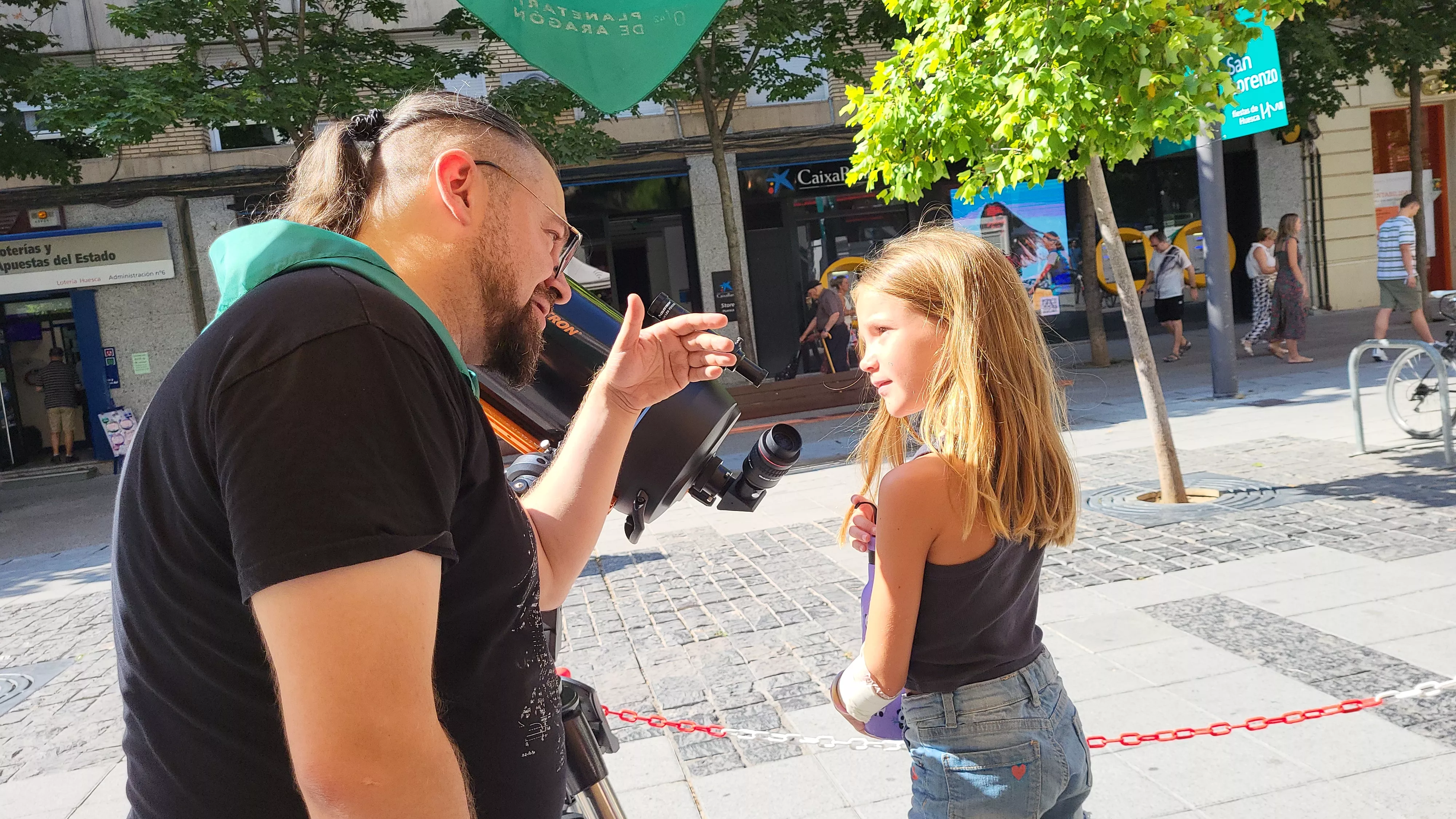 Observación del sol organizada por el Planetario de Aragón en Huesca. Foto Mercedes Manterola