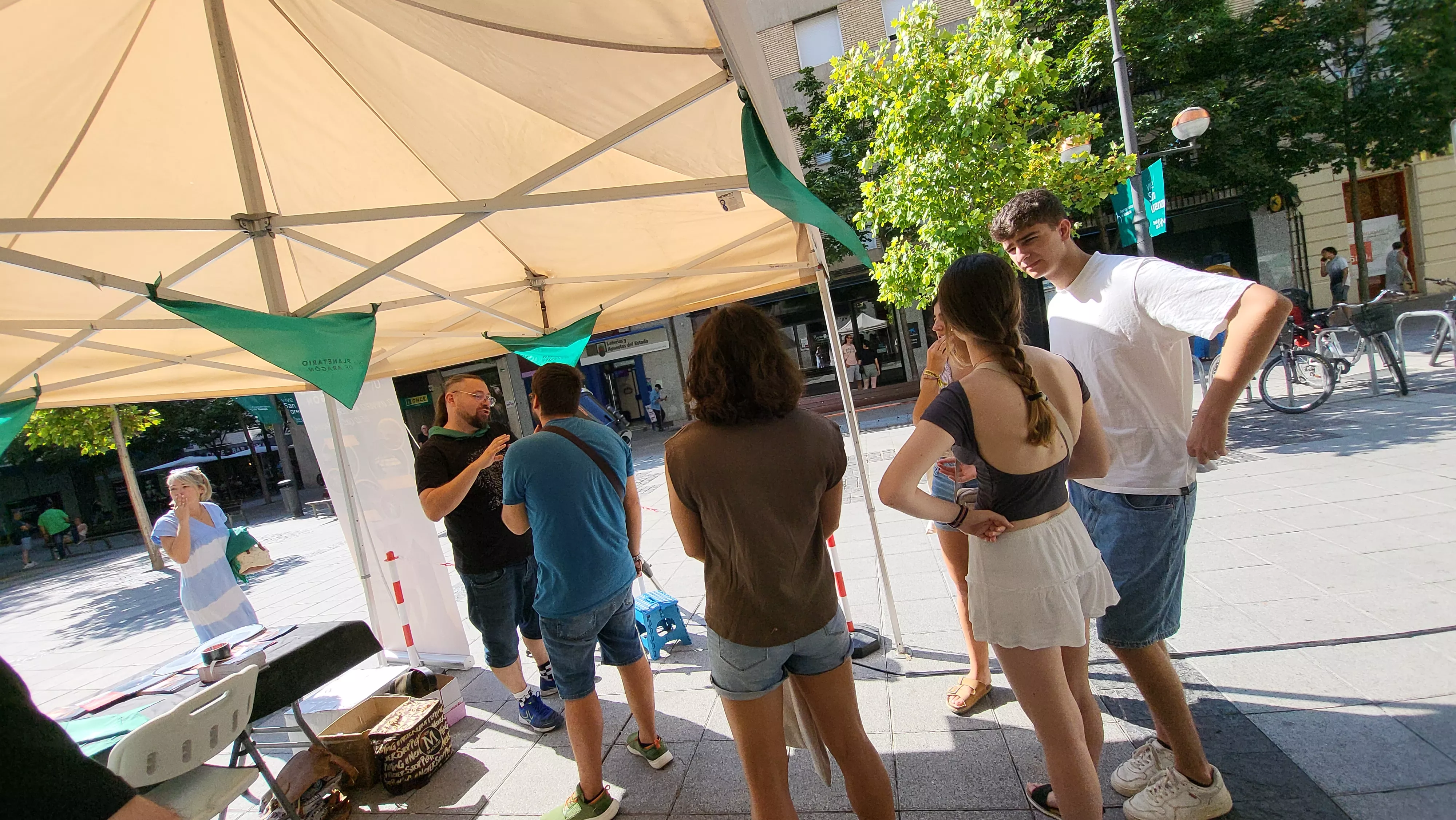 Observación del sol organizada por el Planetario de Aragón en Huesca. Foto Mercedes Manterola