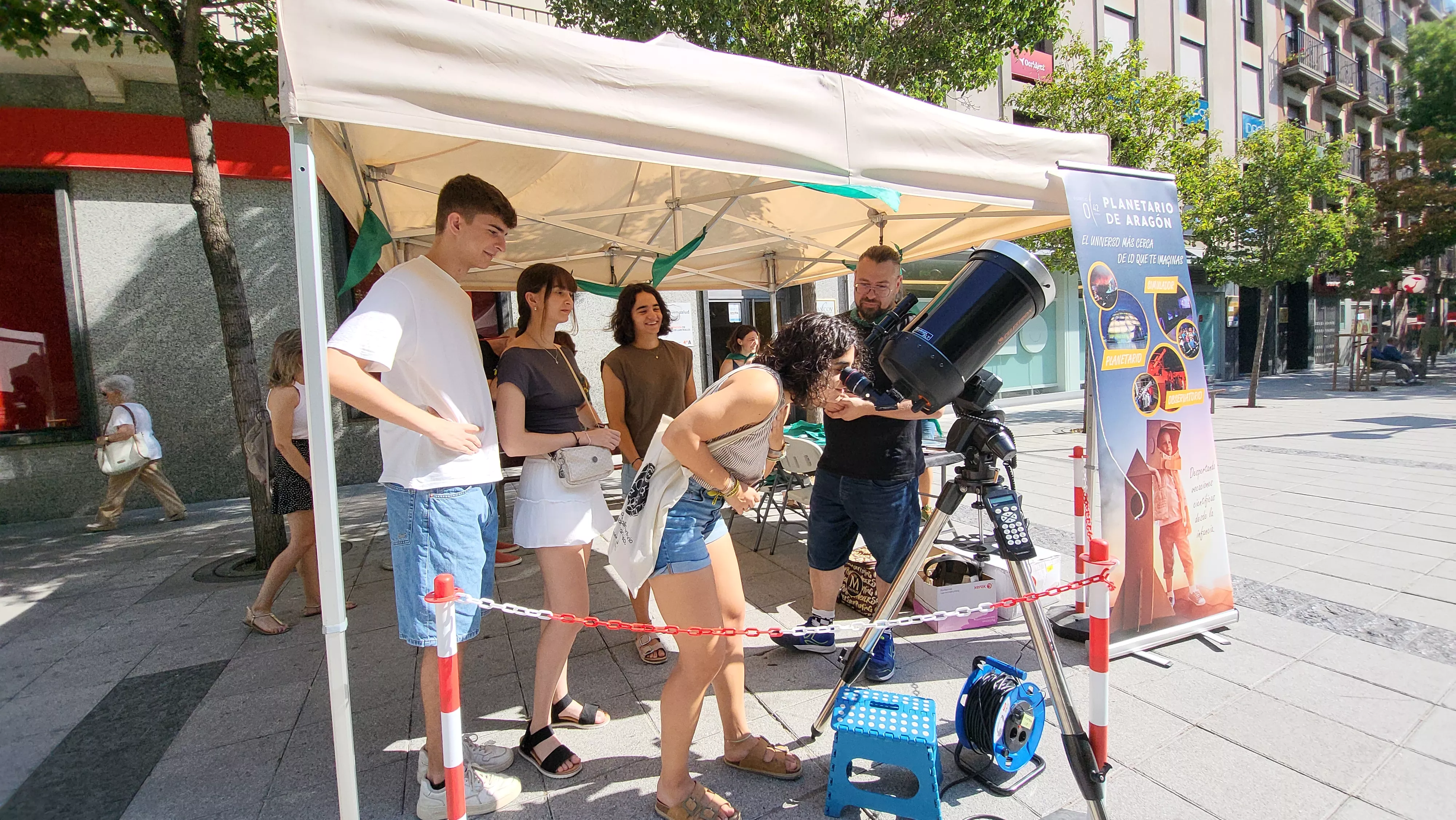 Observación del sol organizada por el Planetario de Aragón en Huesca. Foto Mercedes Manterola