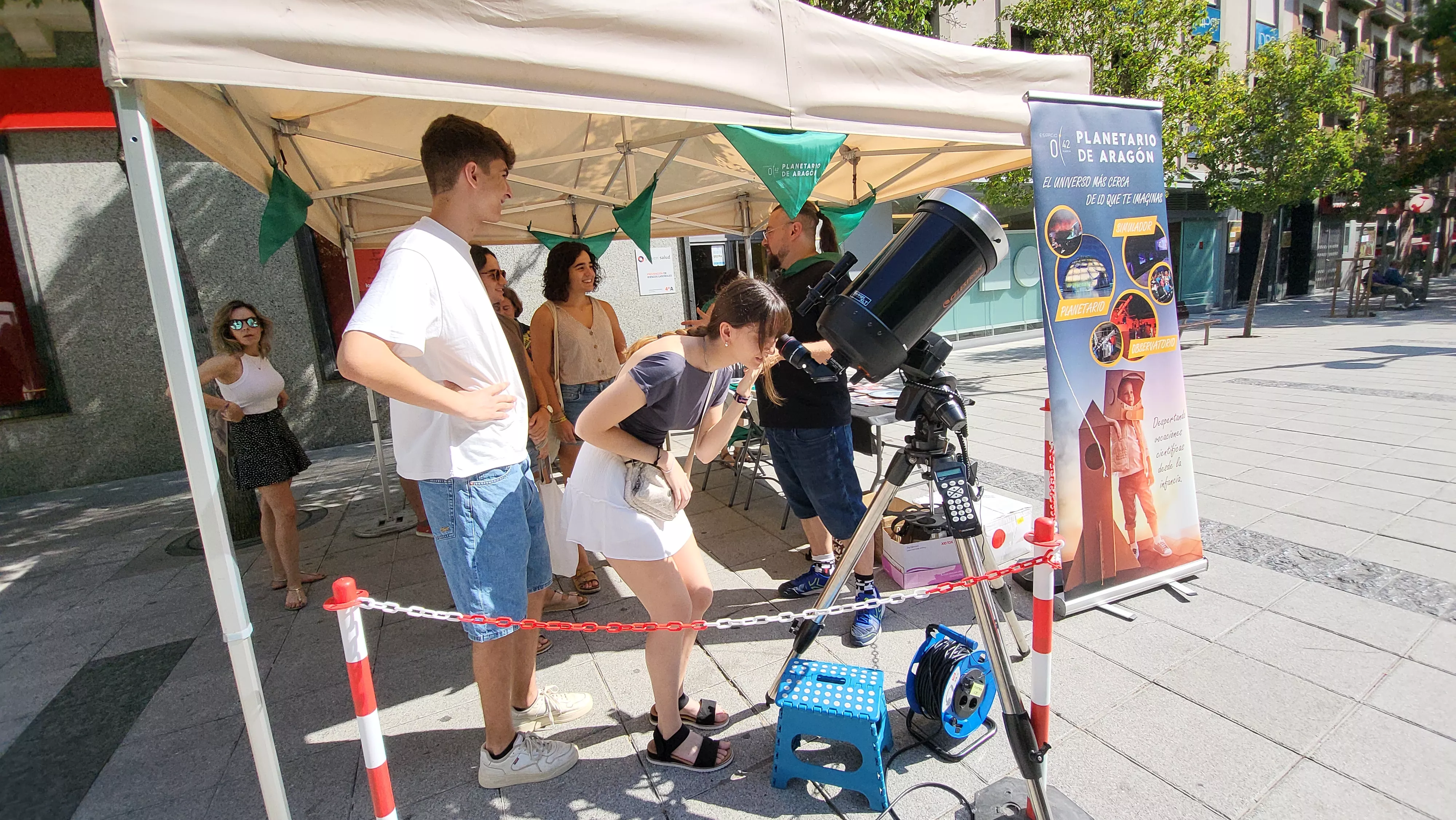 Observación del sol organizada por el Planetario de Aragón en Huesca. Foto Mercedes Manterola