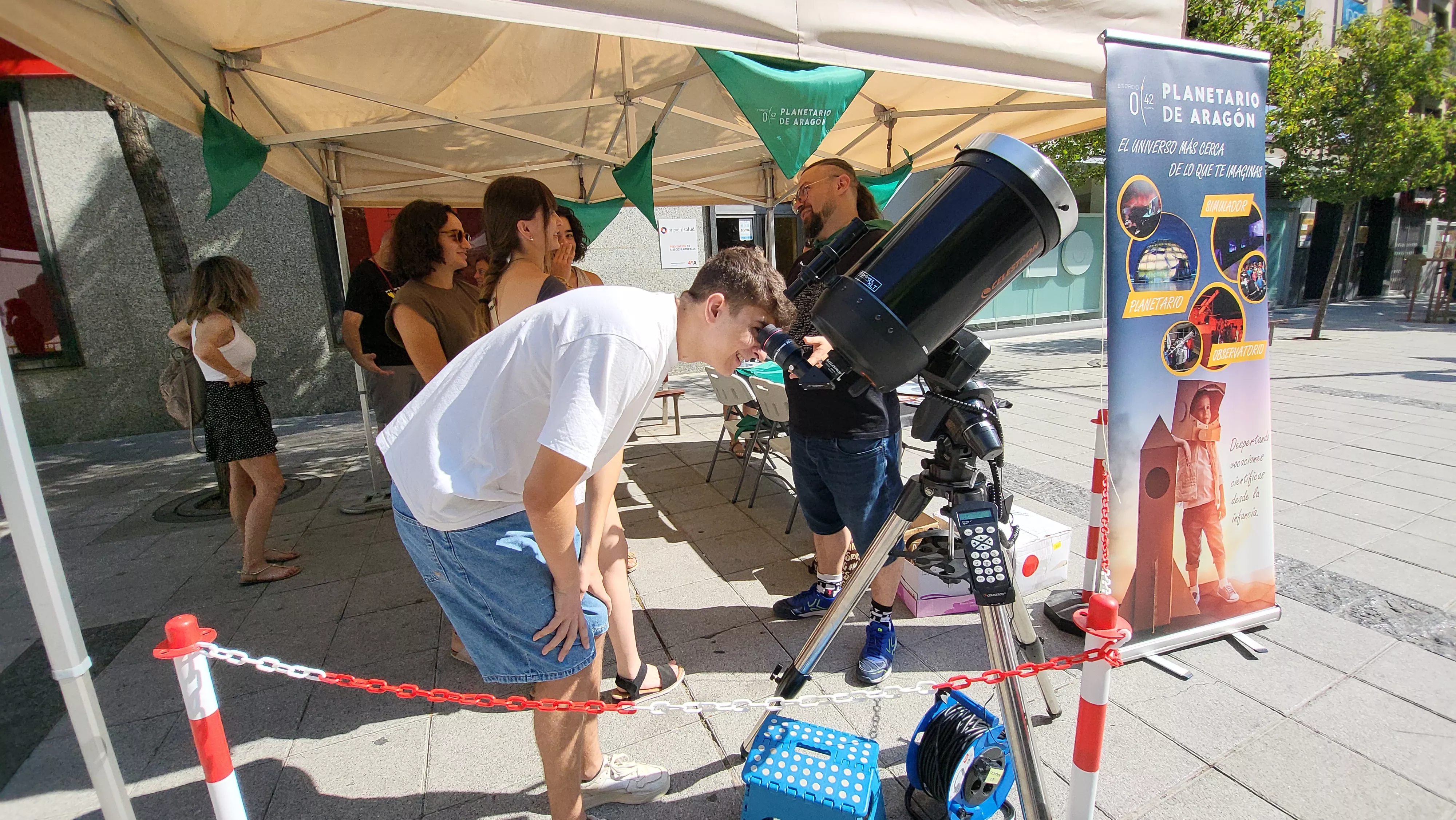 Observación del sol organizada por el Planetario de Aragón en Huesca. Foto Mercedes Manterola