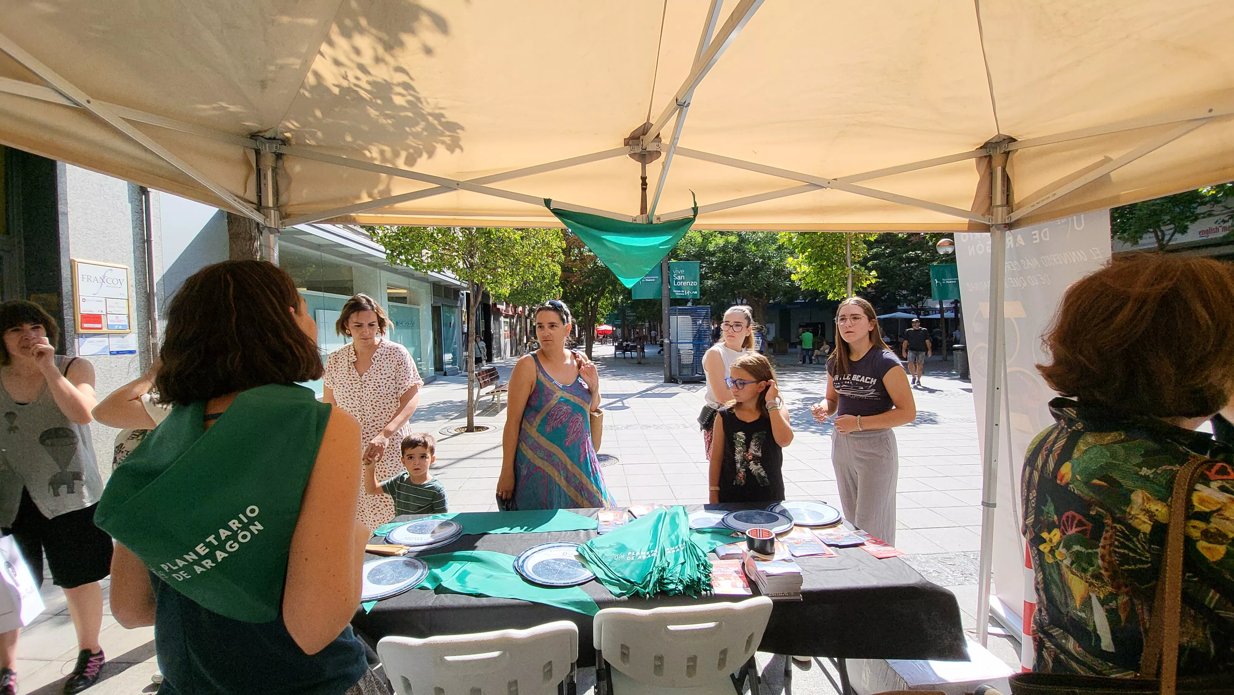 Observación del sol organizada por el Planetario de Aragón en Huesca. Foto Mercedes Manterola