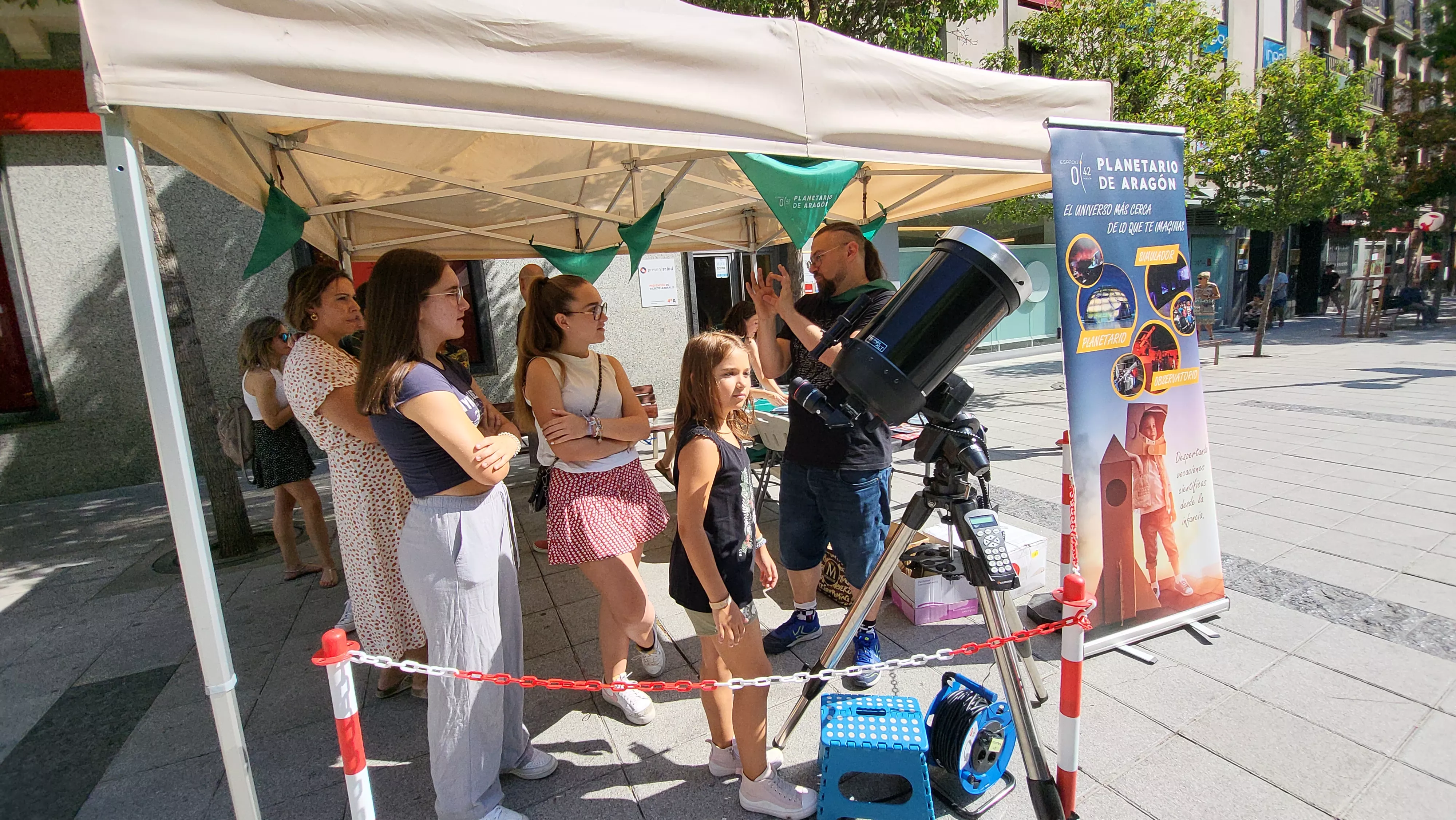 Observación del sol organizada por el Planetario de Aragón en Huesca. Foto Mercedes Manterola