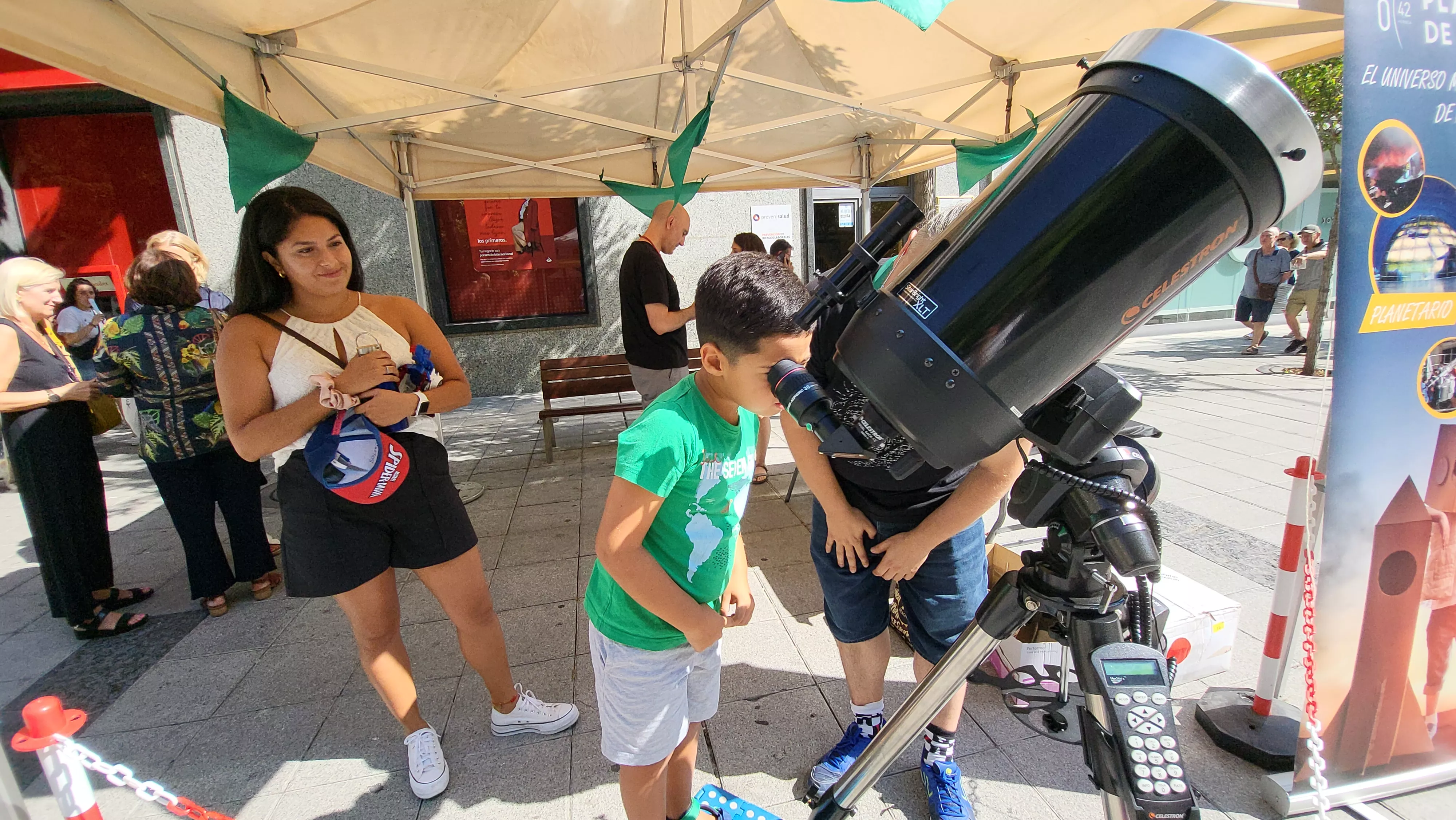 Observación del sol organizada por el Planetario de Aragón en Huesca. Foto Mercedes Manterola
