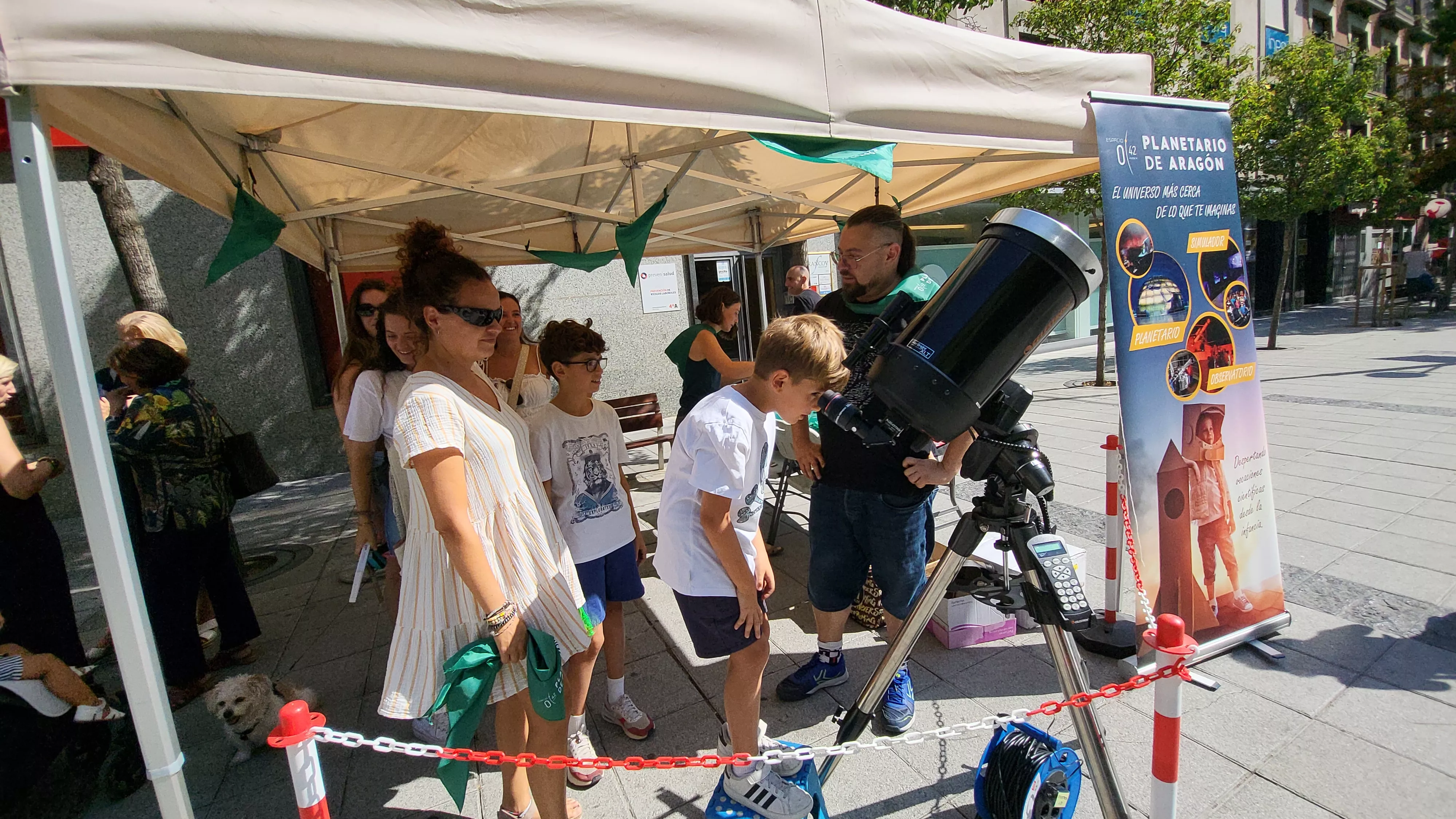 Observación del sol organizada por el Planetario de Aragón en Huesca. Foto Mercedes Manterola