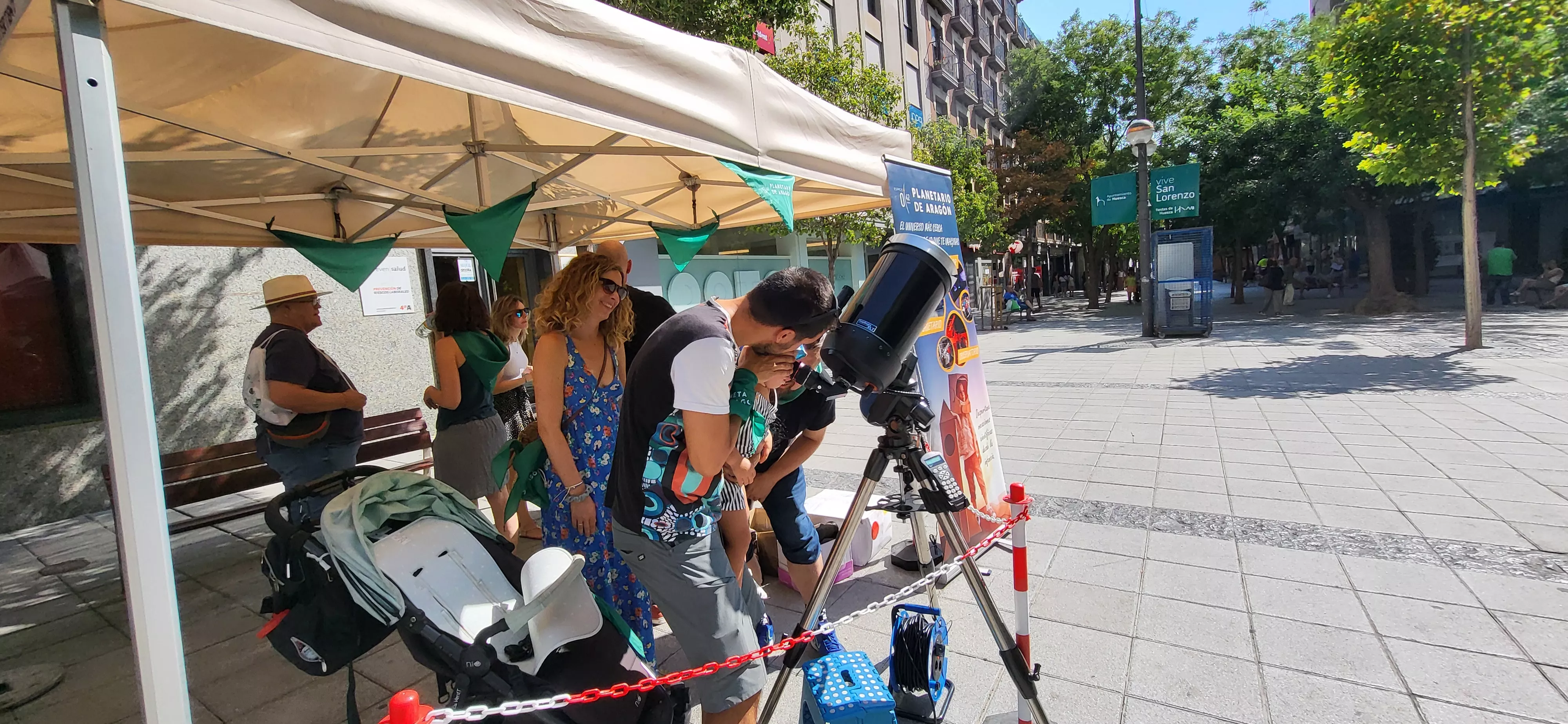 Observación del sol organizada por el Planetario de Aragón en Huesca. Foto Mercedes Manterola