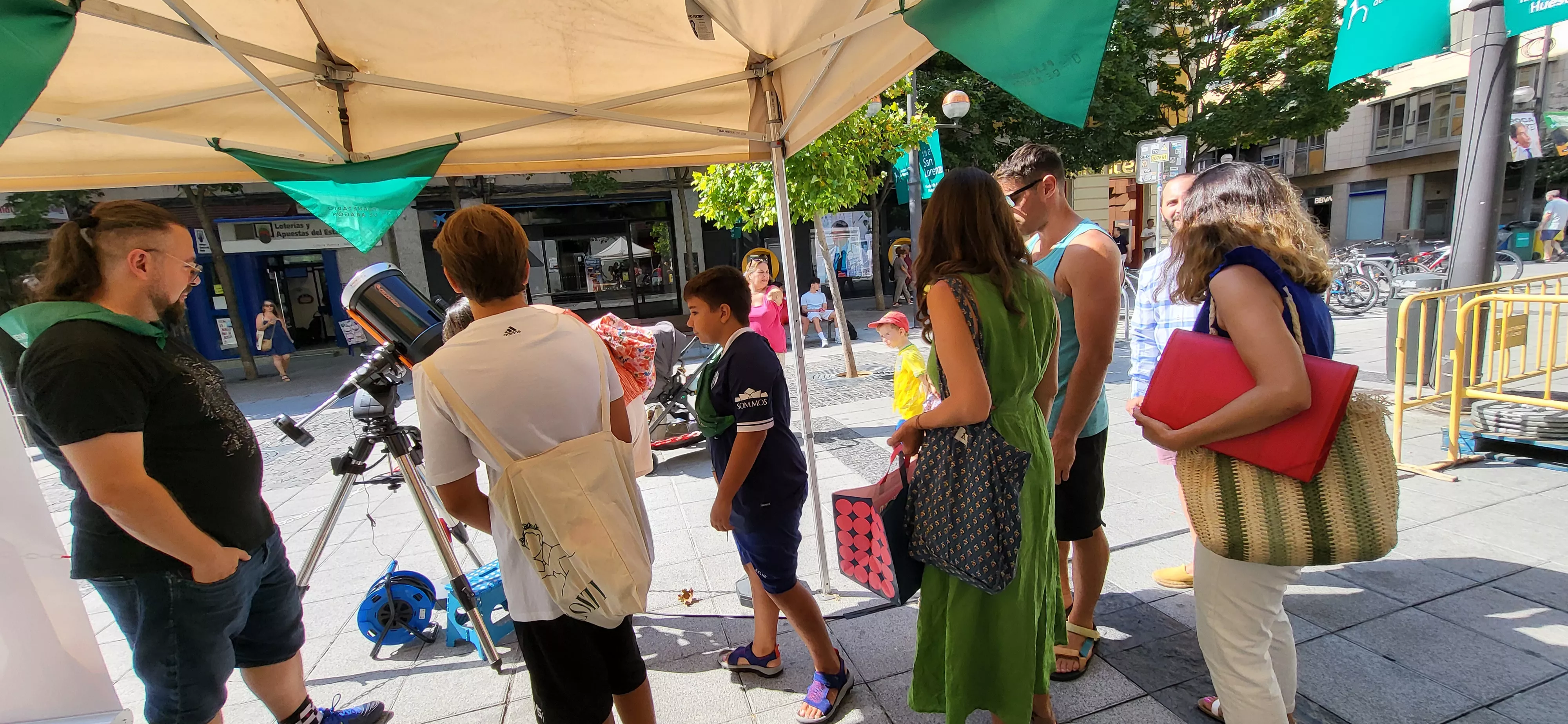 Observación del sol organizada por el Planetario de Aragón en Huesca. Foto Mercedes Manterola