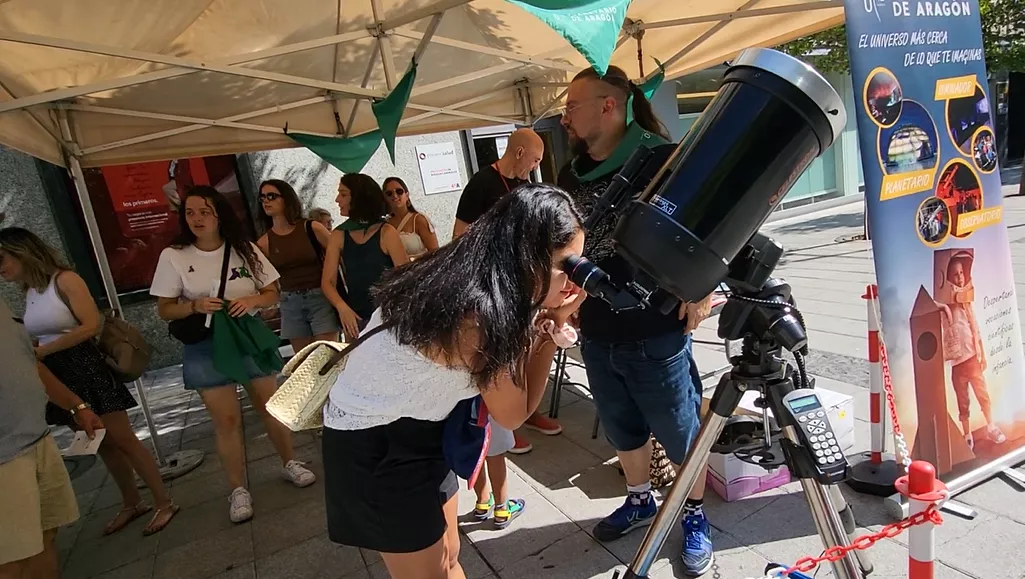Observación del sol organizada por el Planetario de Aragón en Huesca. Foto Mercedes Manterola