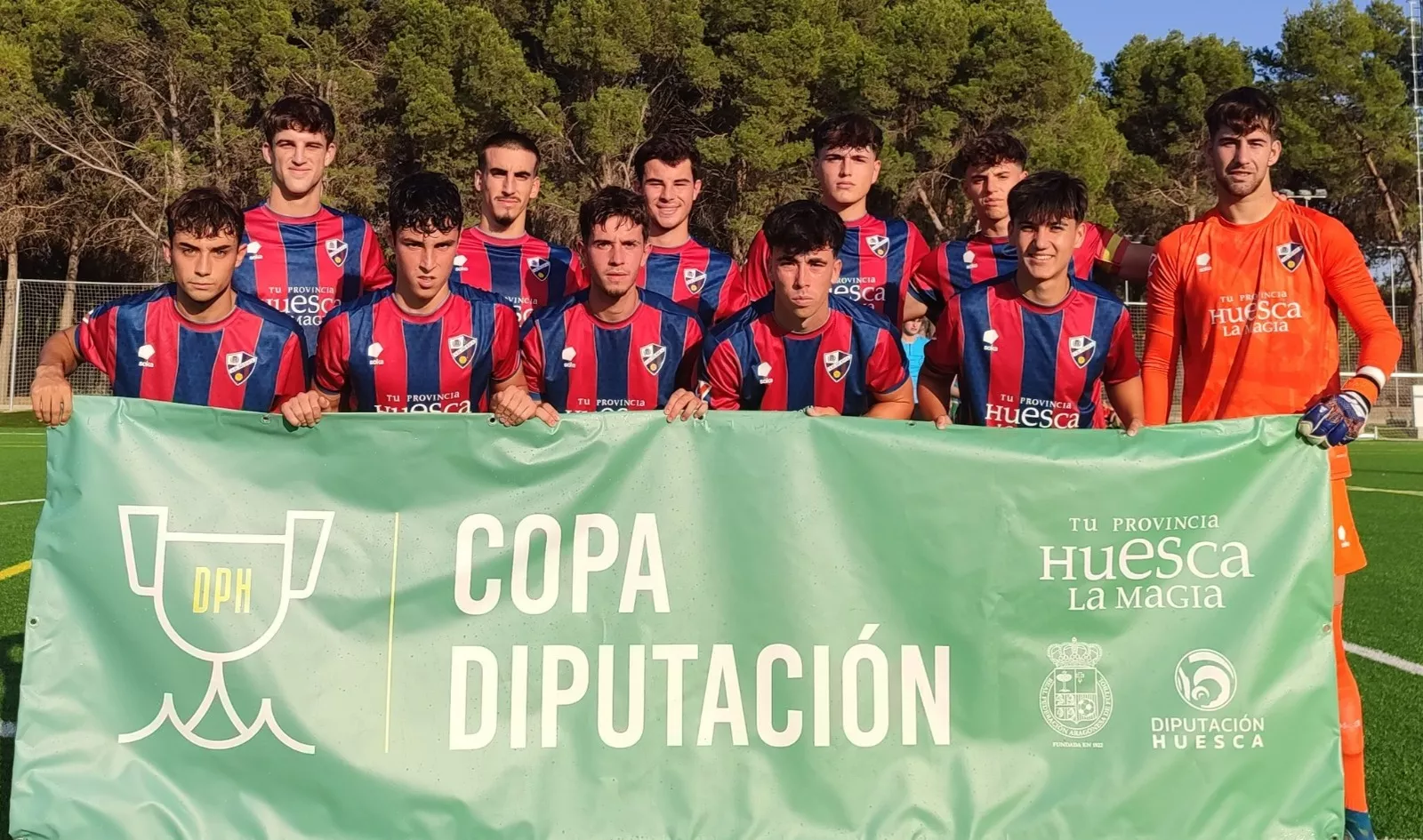 Once del Huesca B en el partido ante el Almudévar.
