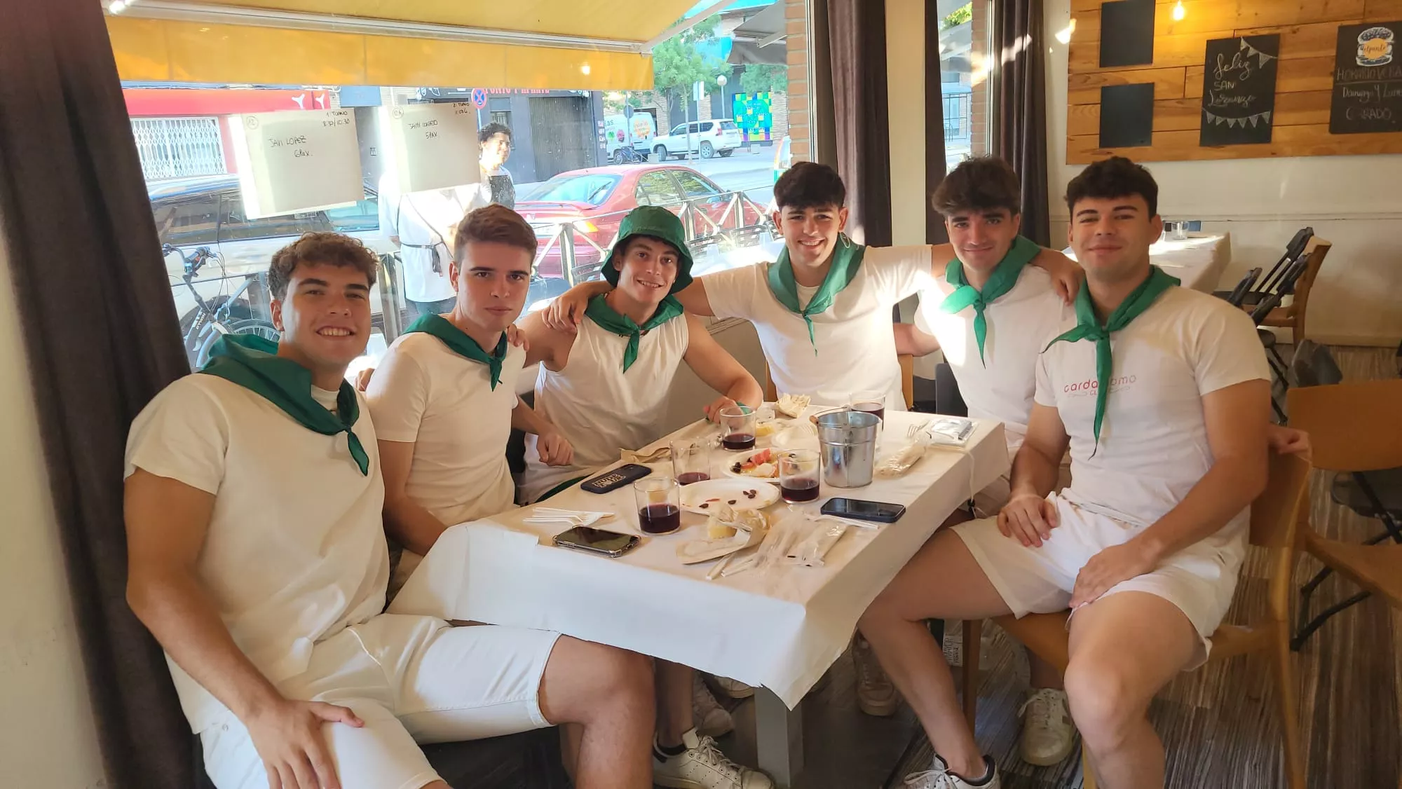 Almuerzos en la mañana del arranque de las fiestas de San Lorenzo