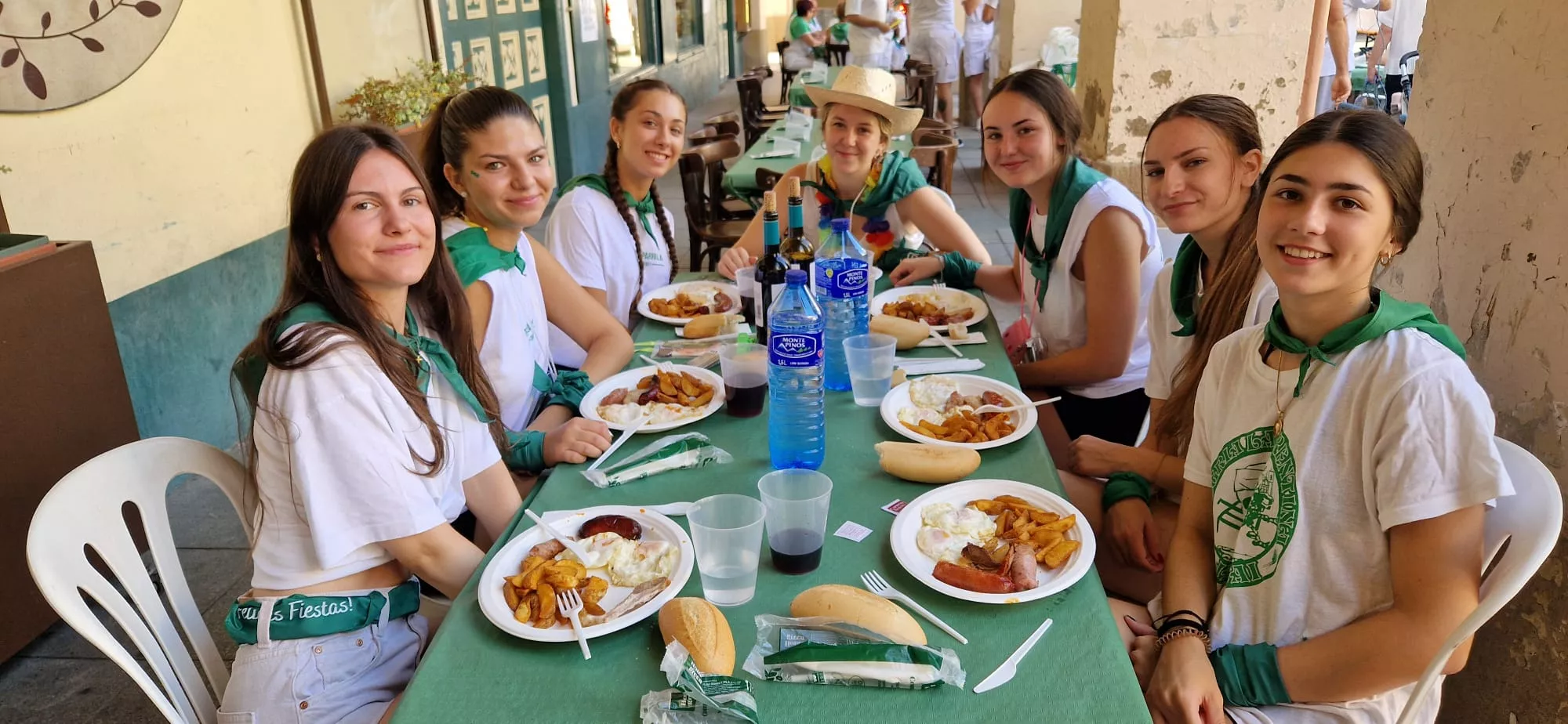 Almuerzos en la mañana del arranque de las fiestas de San Lorenzo