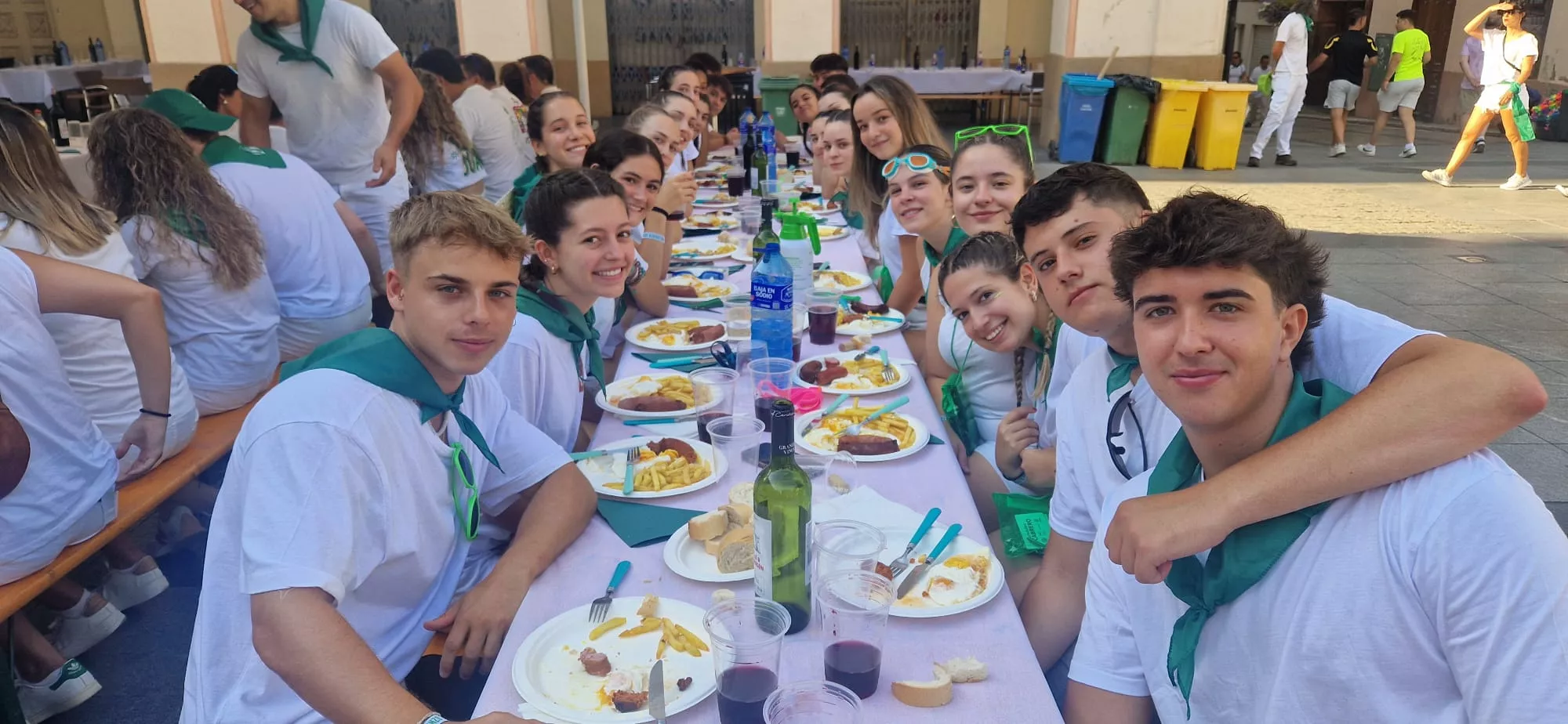 Almuerzos en la mañana del arranque de las fiestas de San Lorenzo