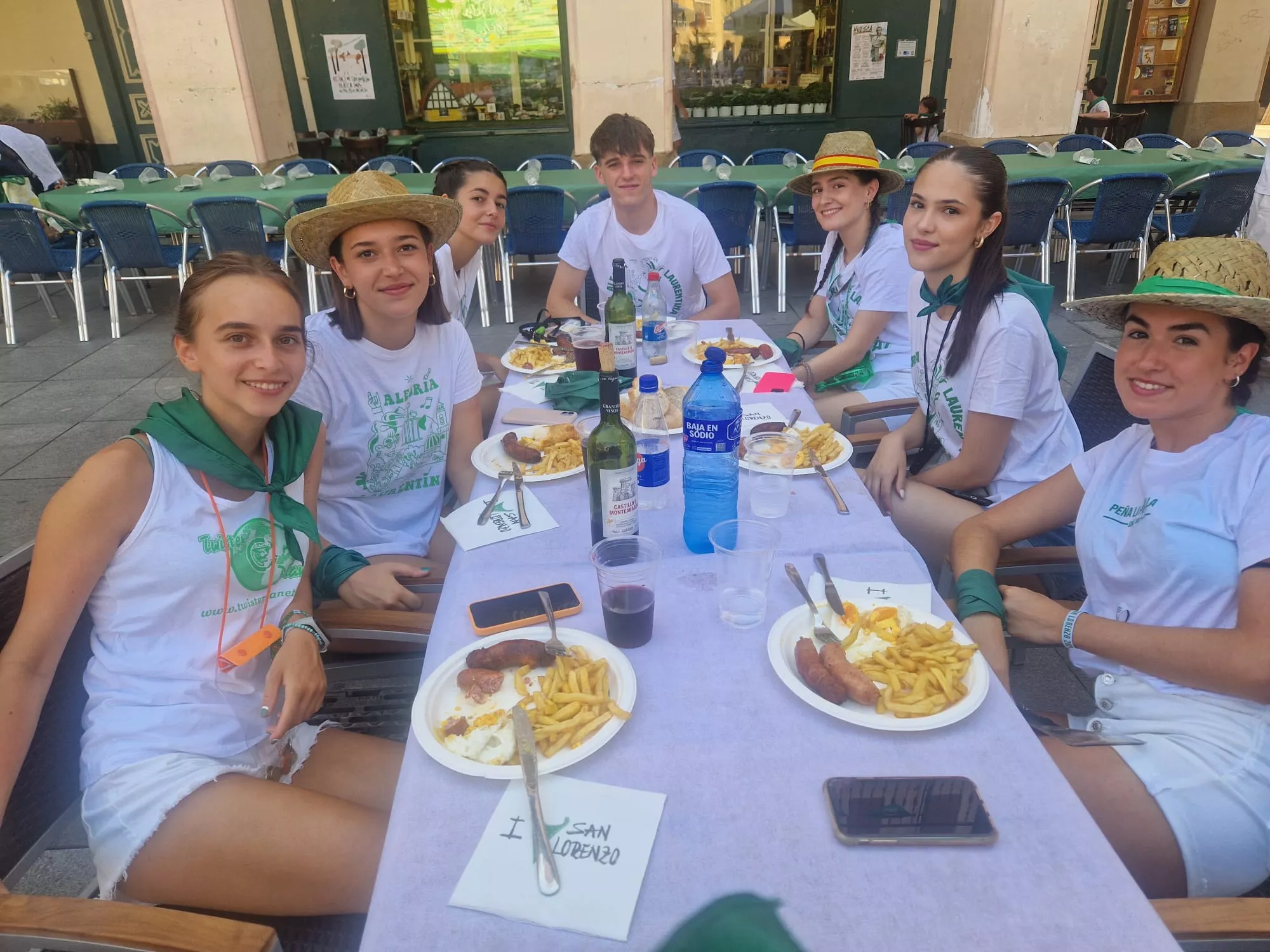 Almuerzos en la mañana del arranque de las fiestas de San Lorenzo