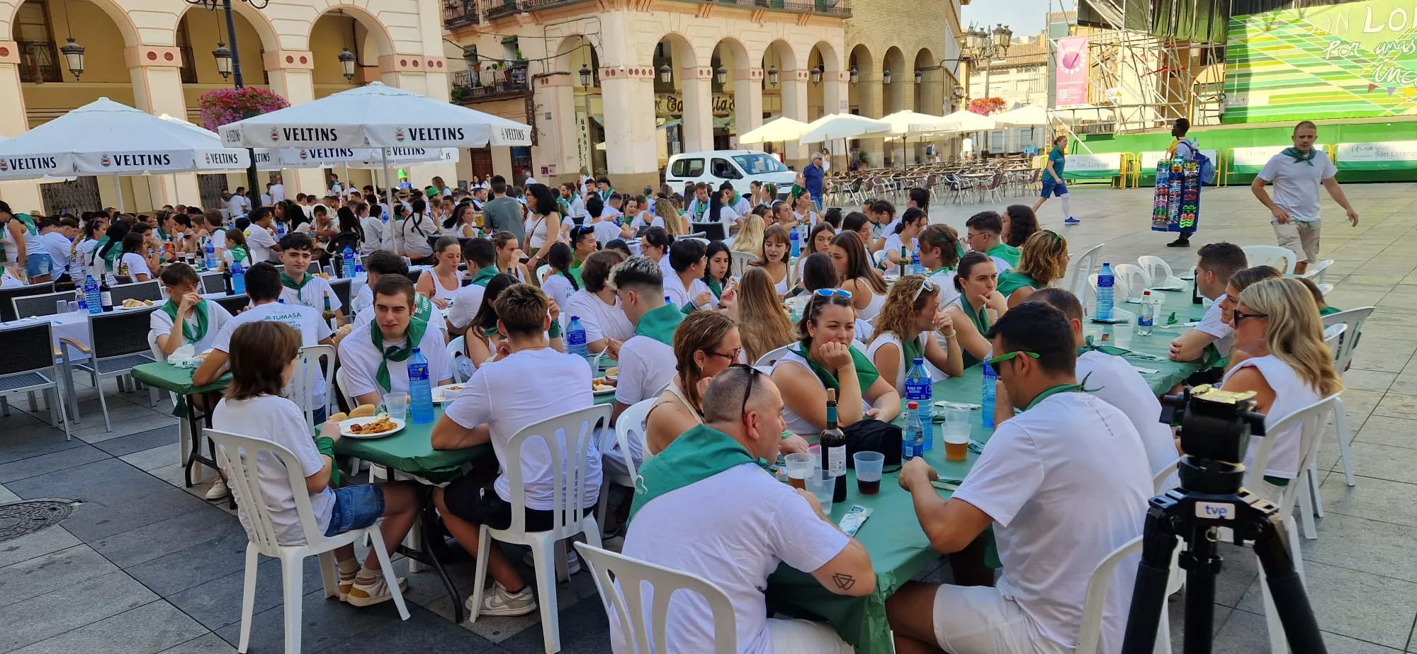 Almuerzos en la mañana del arranque de las fiestas de San Lorenzo