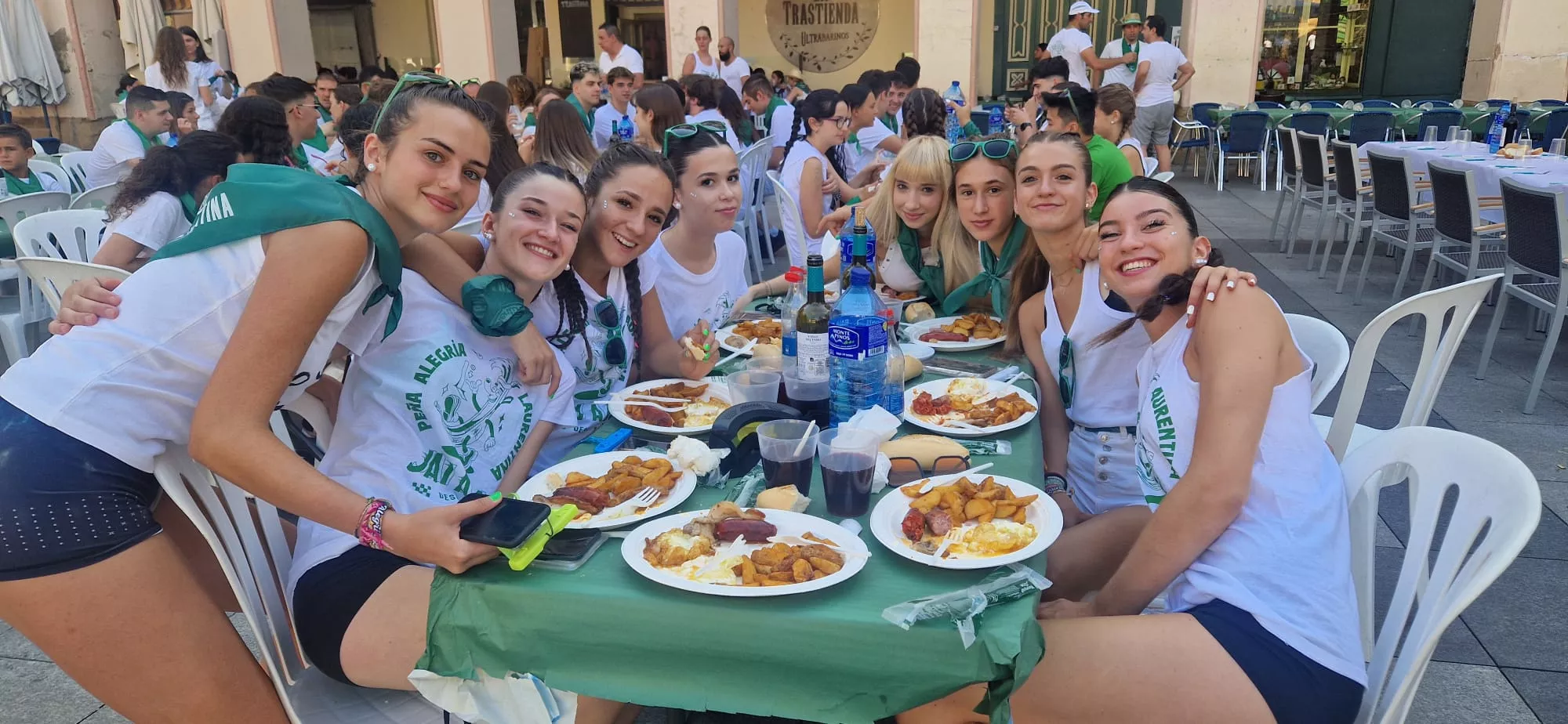 Almuerzos en la mañana del arranque de las fiestas de San Lorenzo