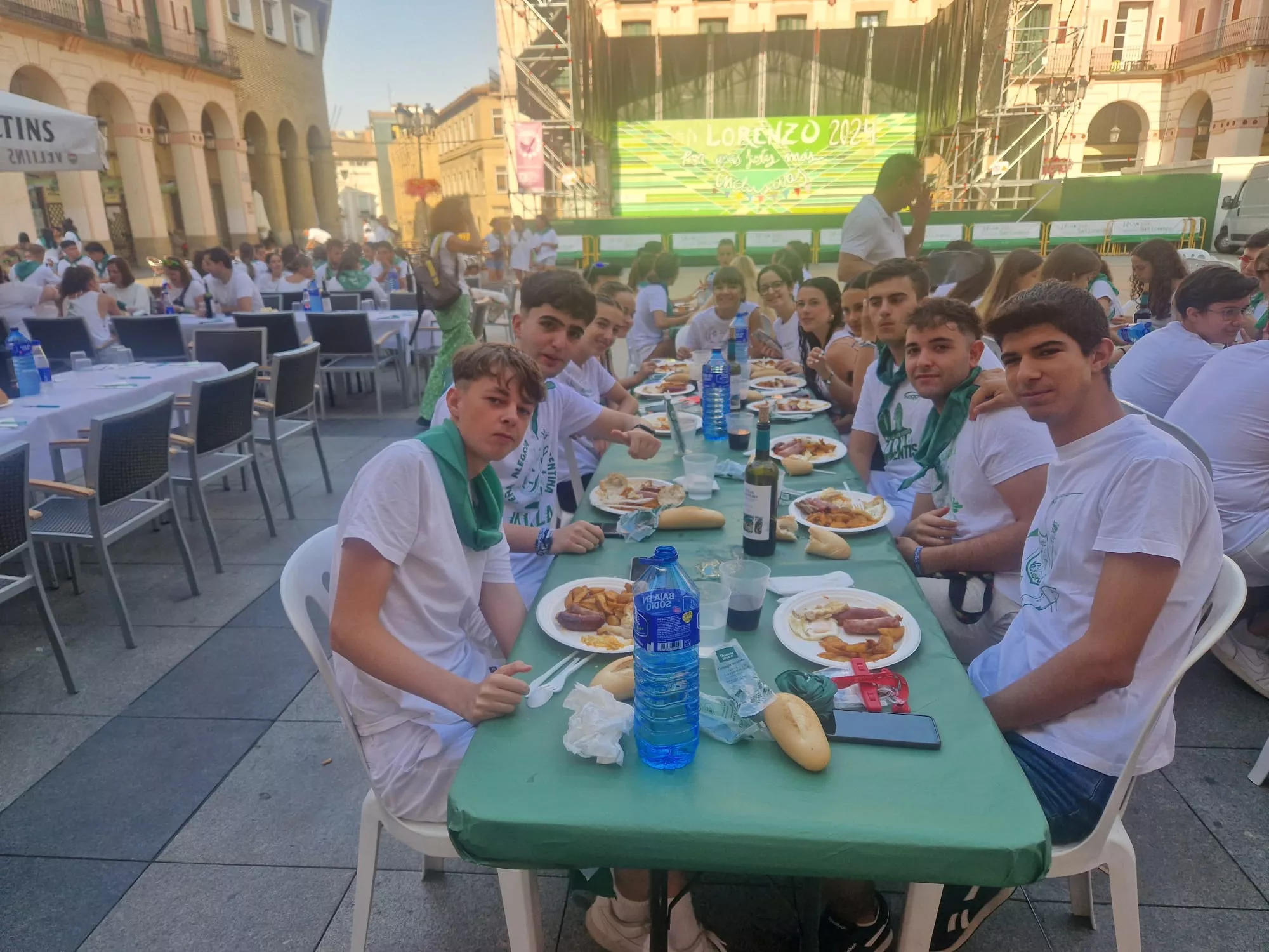 Almuerzos en la mañana del arranque de las fiestas de San Lorenzo