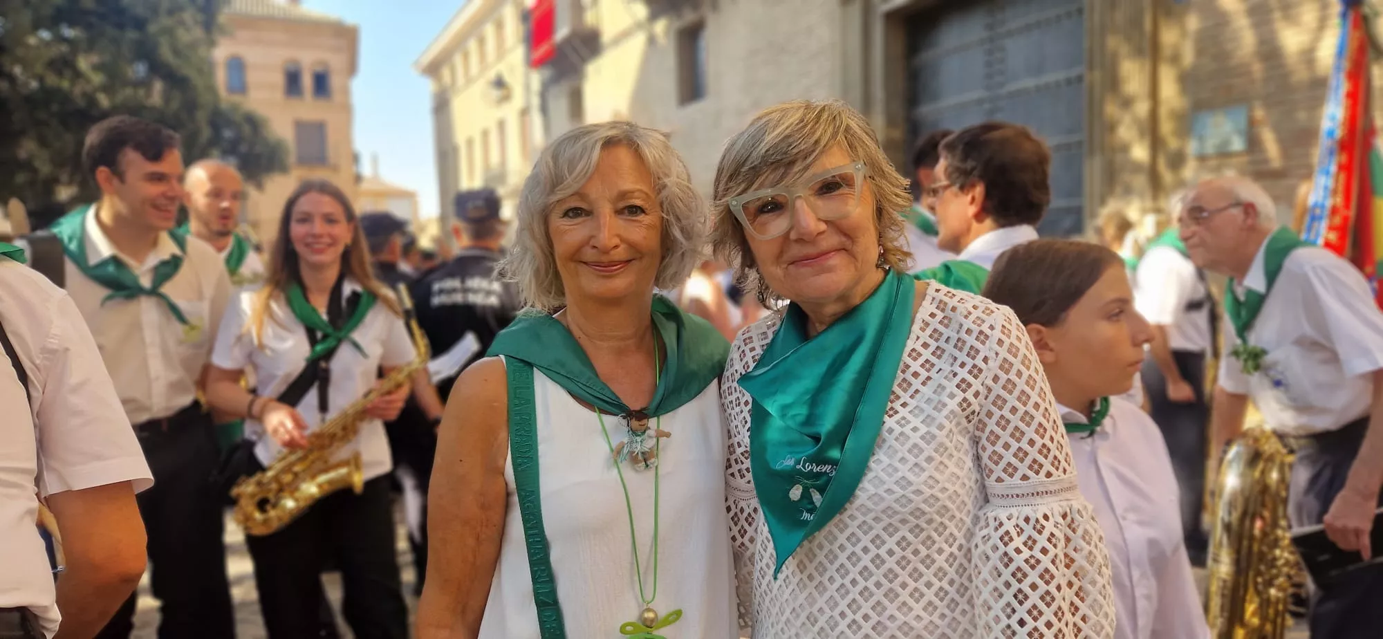 Acto de izado de banderas de Francia y España en el Ayuntamiento de Huesca. Foto Myriam Martínez