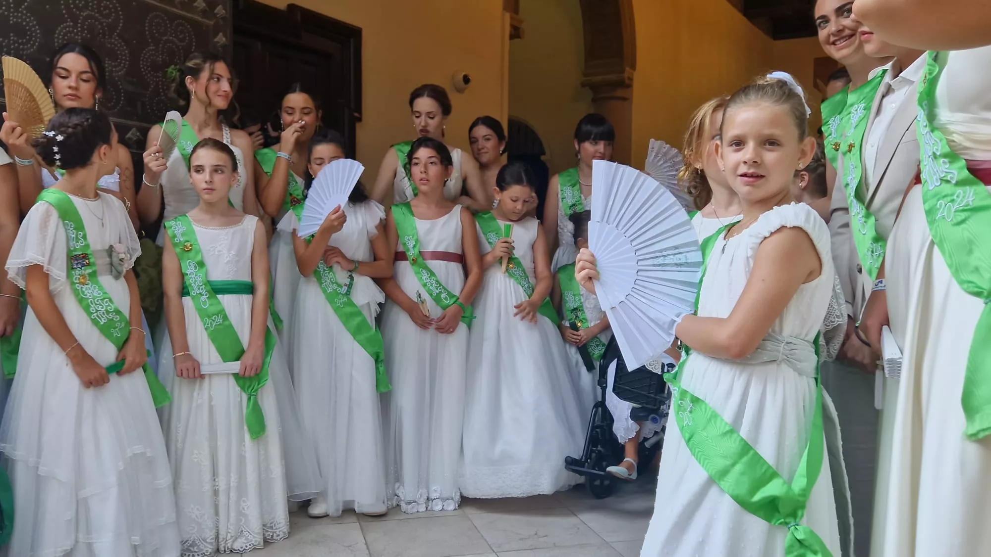 Acto de izado de banderas de Francia y España en el Ayuntamiento de Huesca. Foto Myriam Martínez